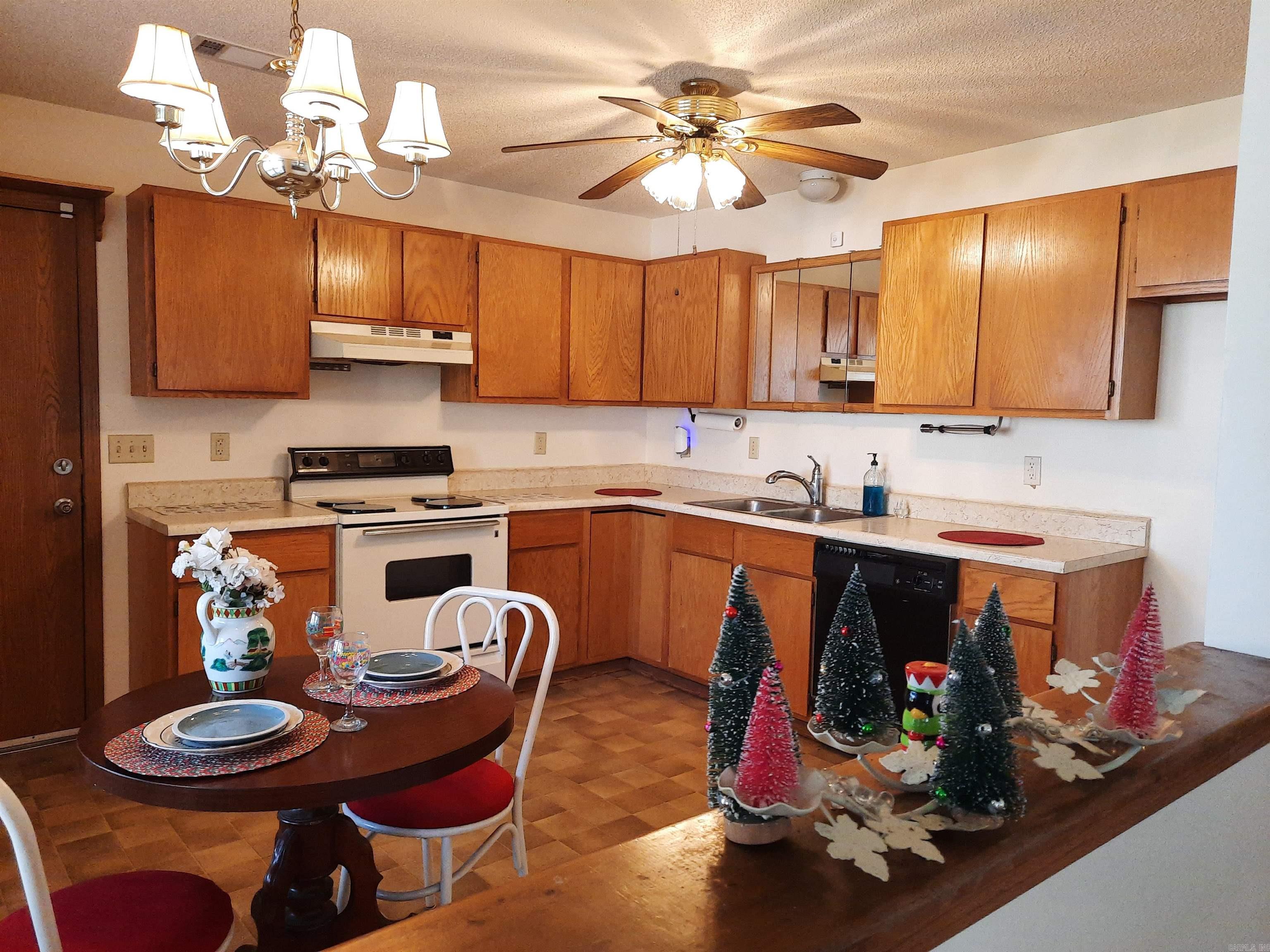 701 Clarence  Mountain View, AR