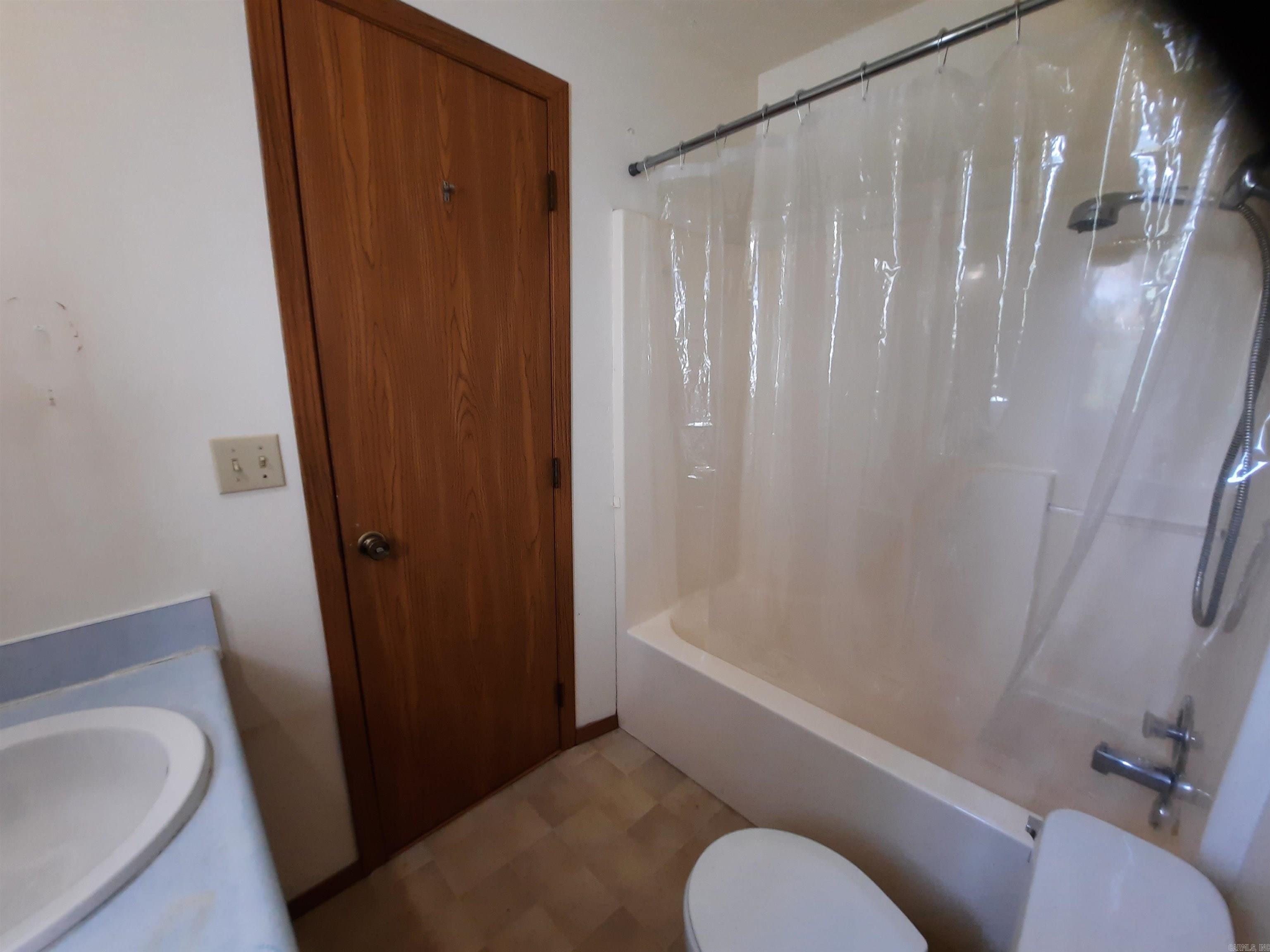 701 Clarence  Mountain View, AR