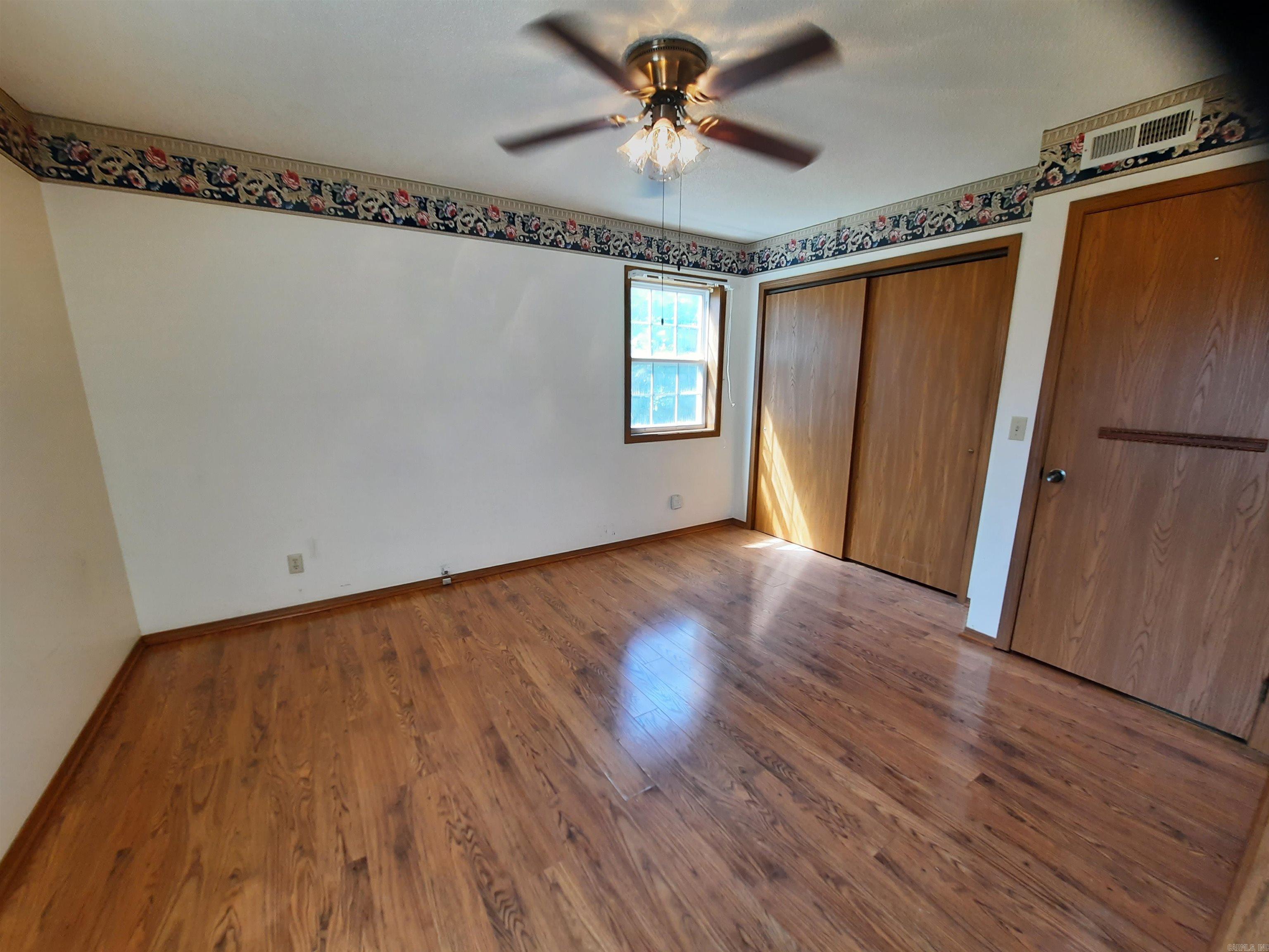 701 Clarence  Mountain View, AR