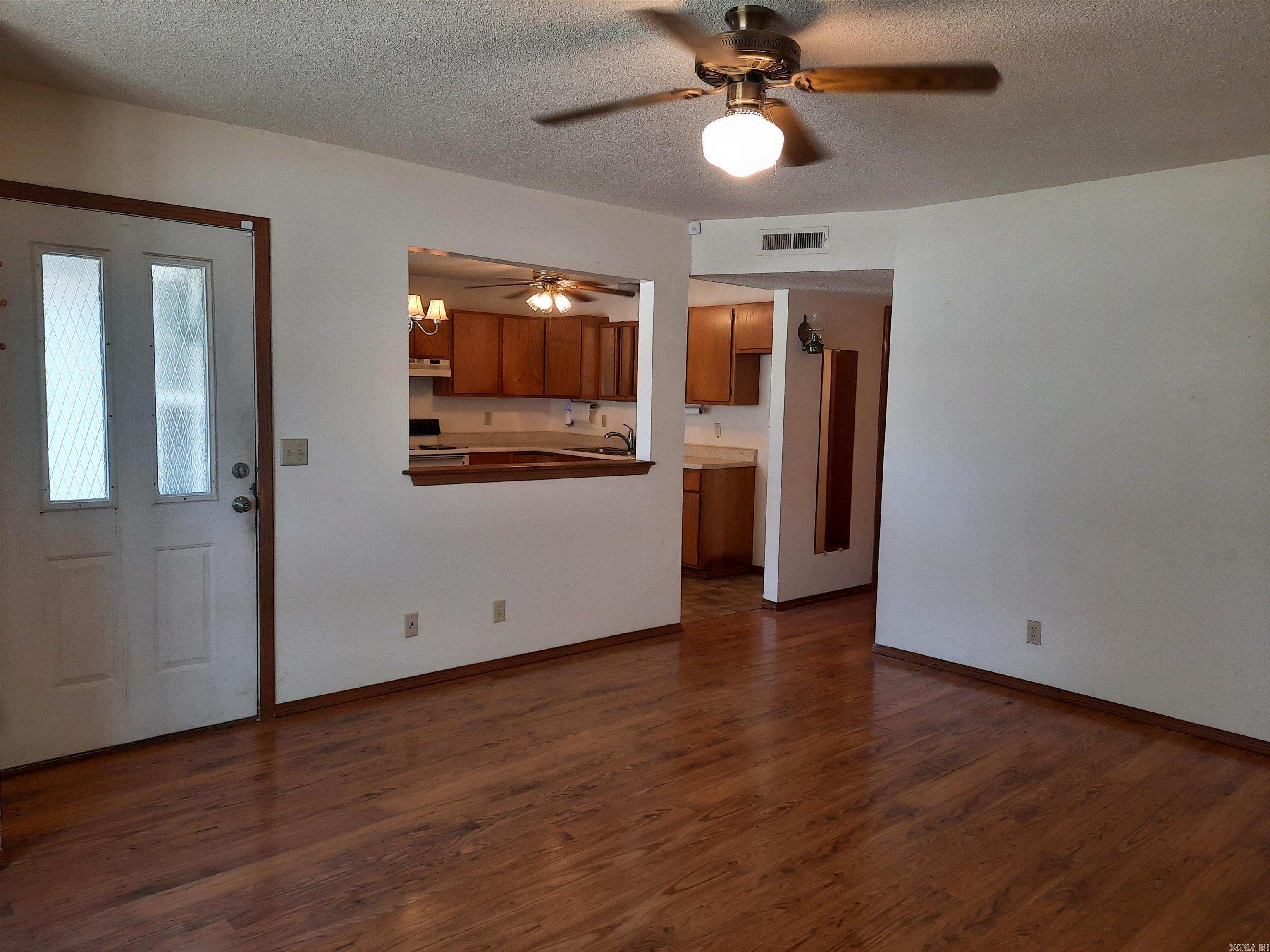 701 Clarence  Mountain View, AR