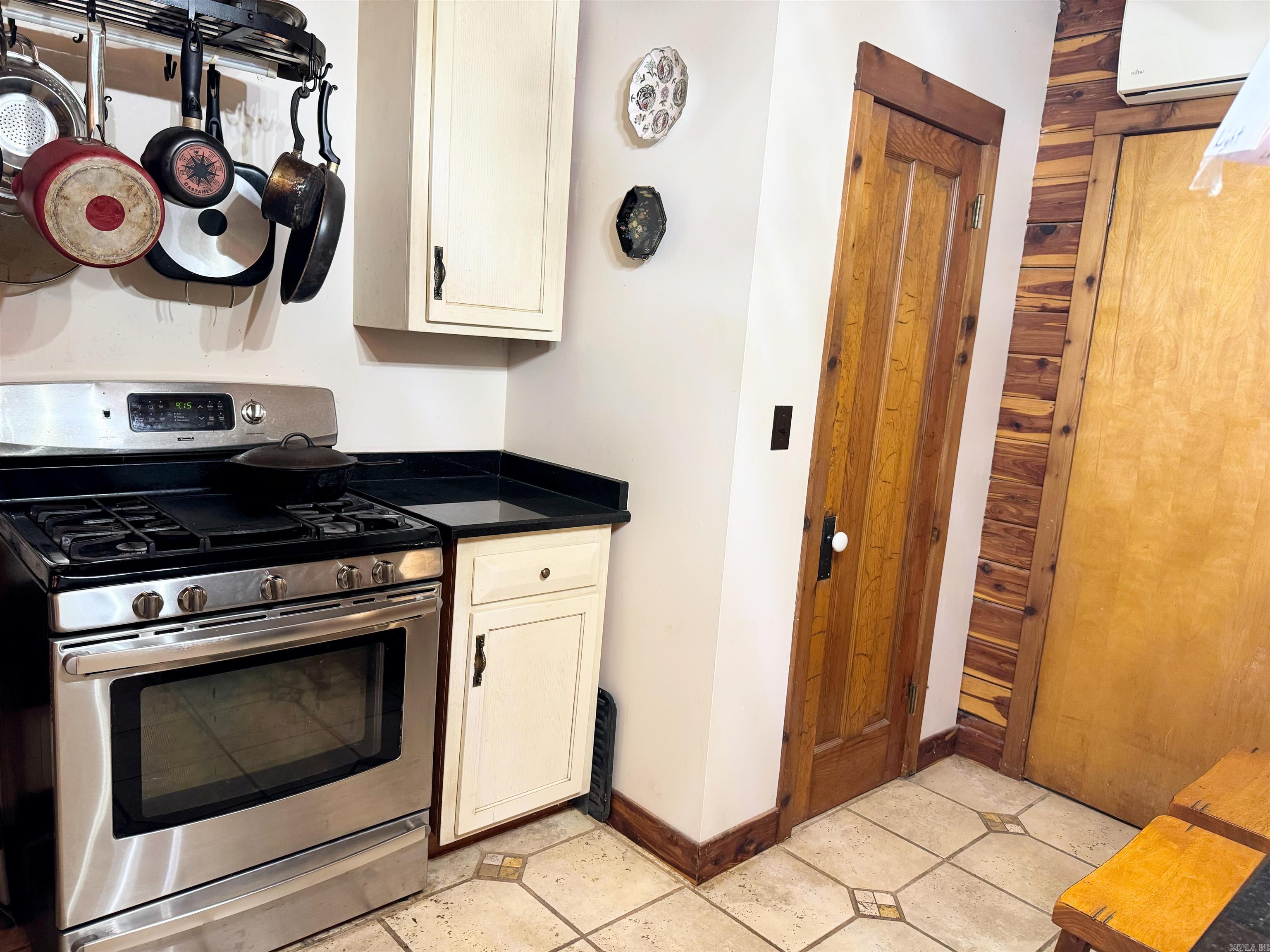 1499 Sutterfield  Fox, AR