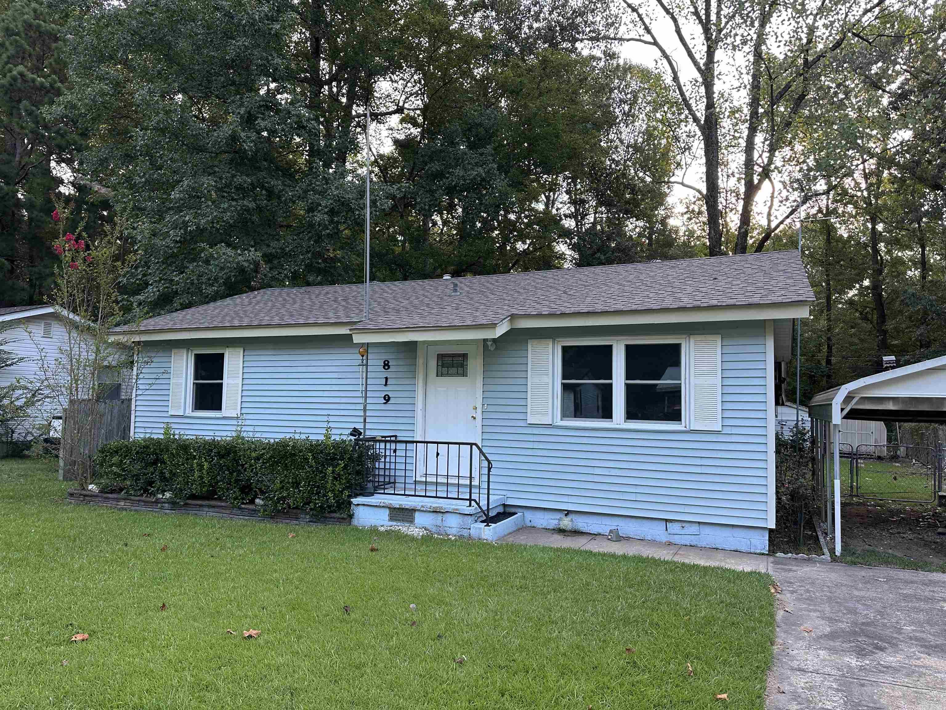 819 Edgehill Drive