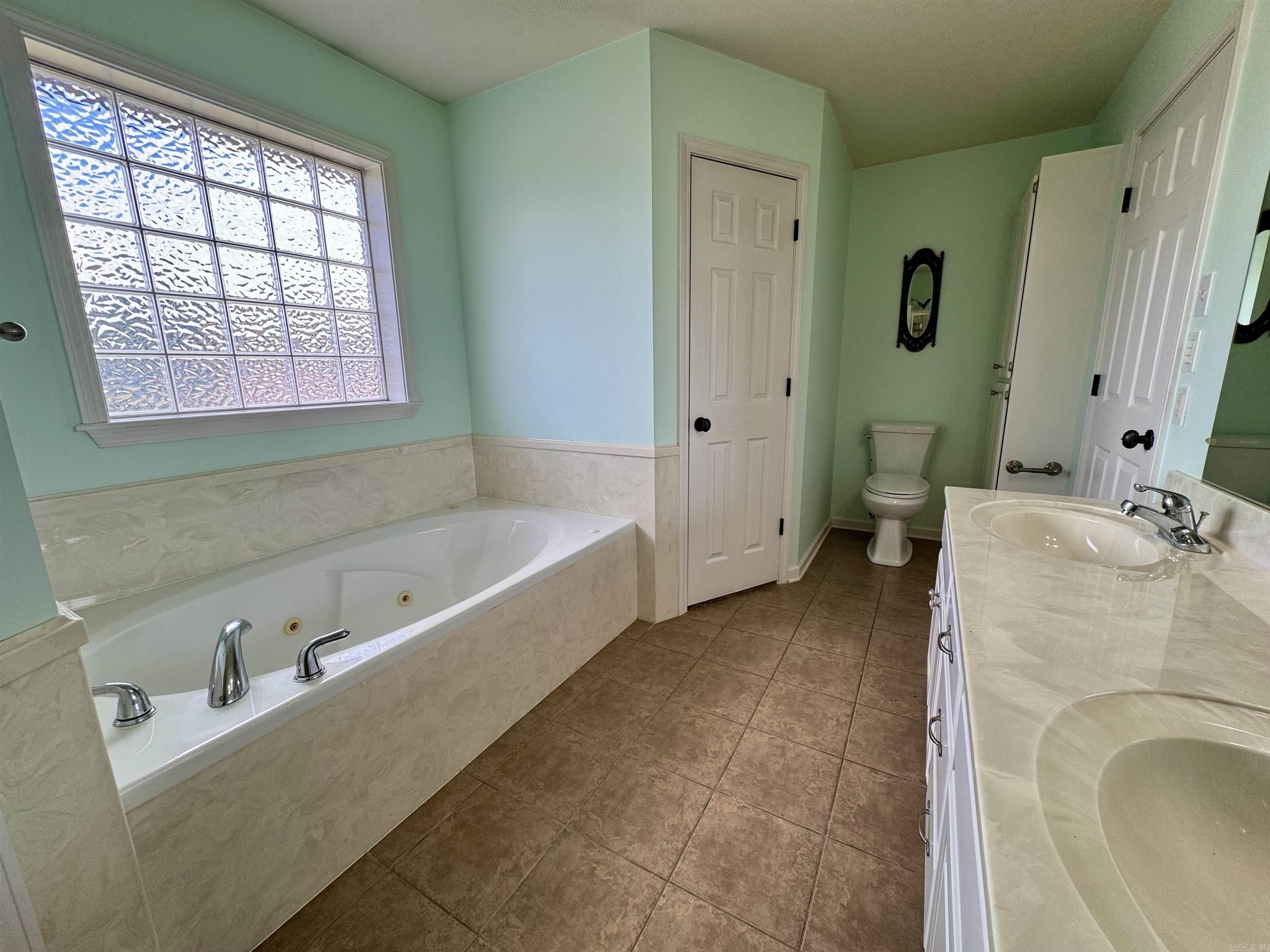 2205 Caleb Dr.  Searcy, AR