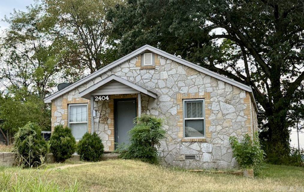2404 Neeley