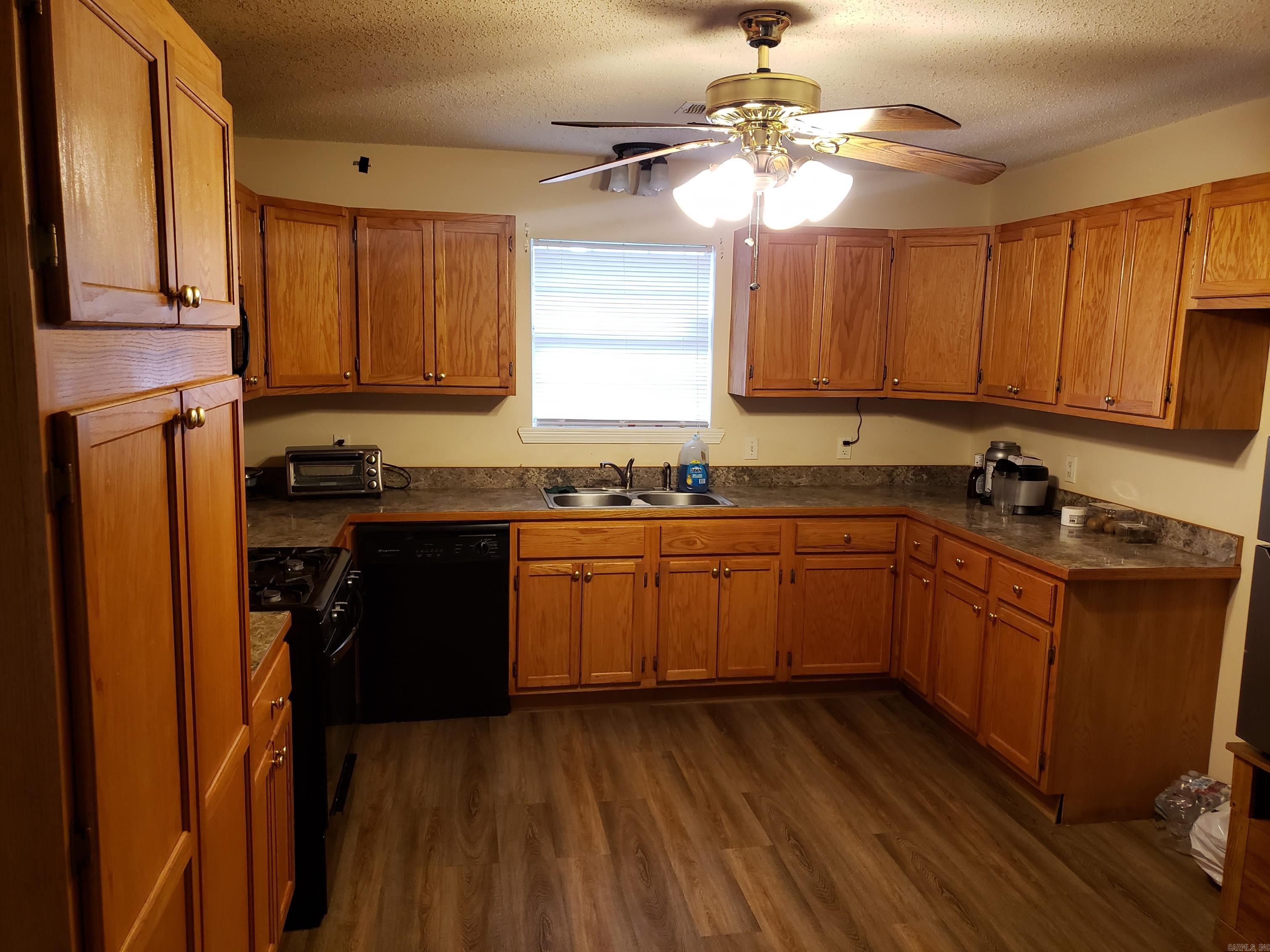 1006 East 10th Ave  Pine Bluff, AR