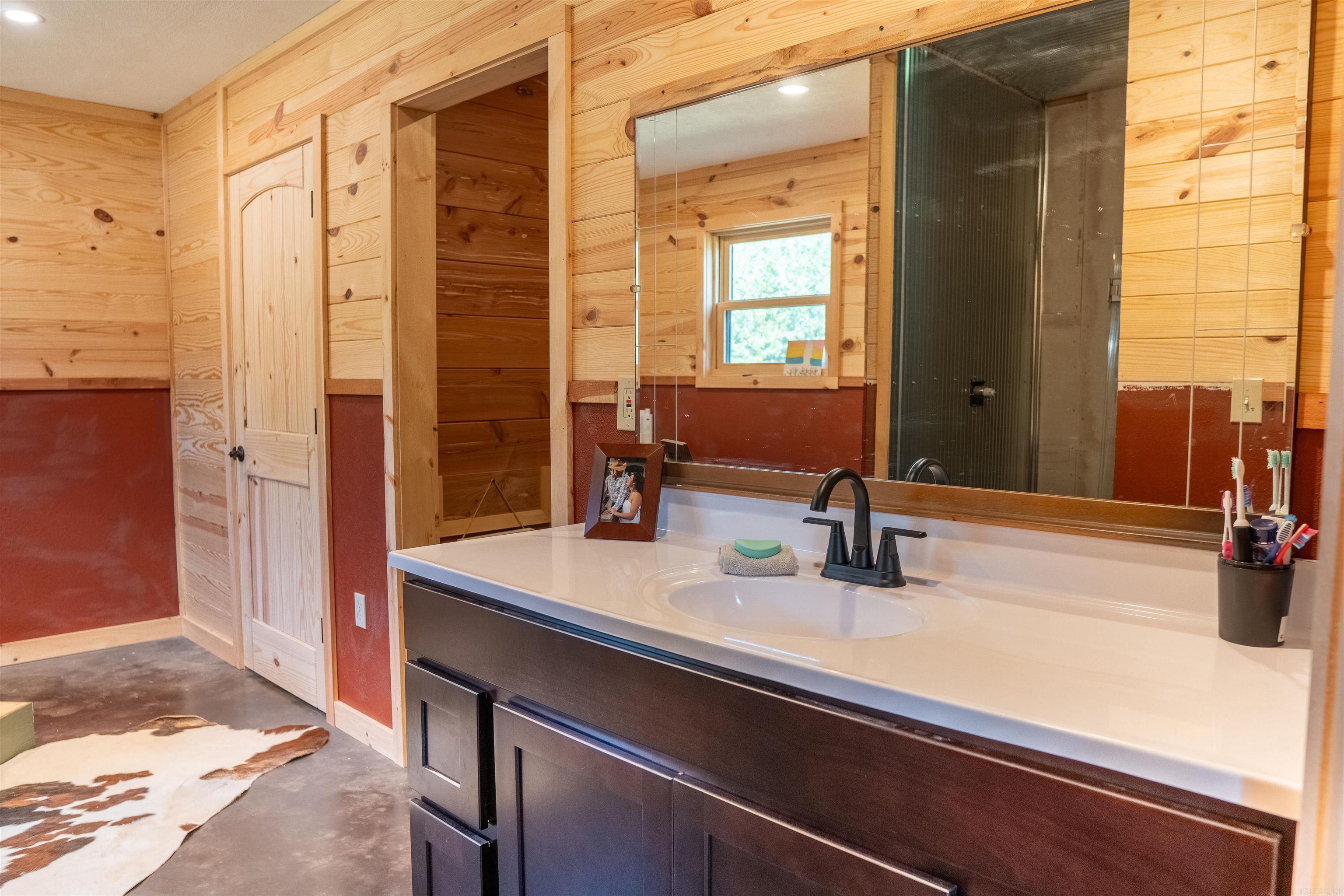 1269 Blackland  Oil Trough, AR