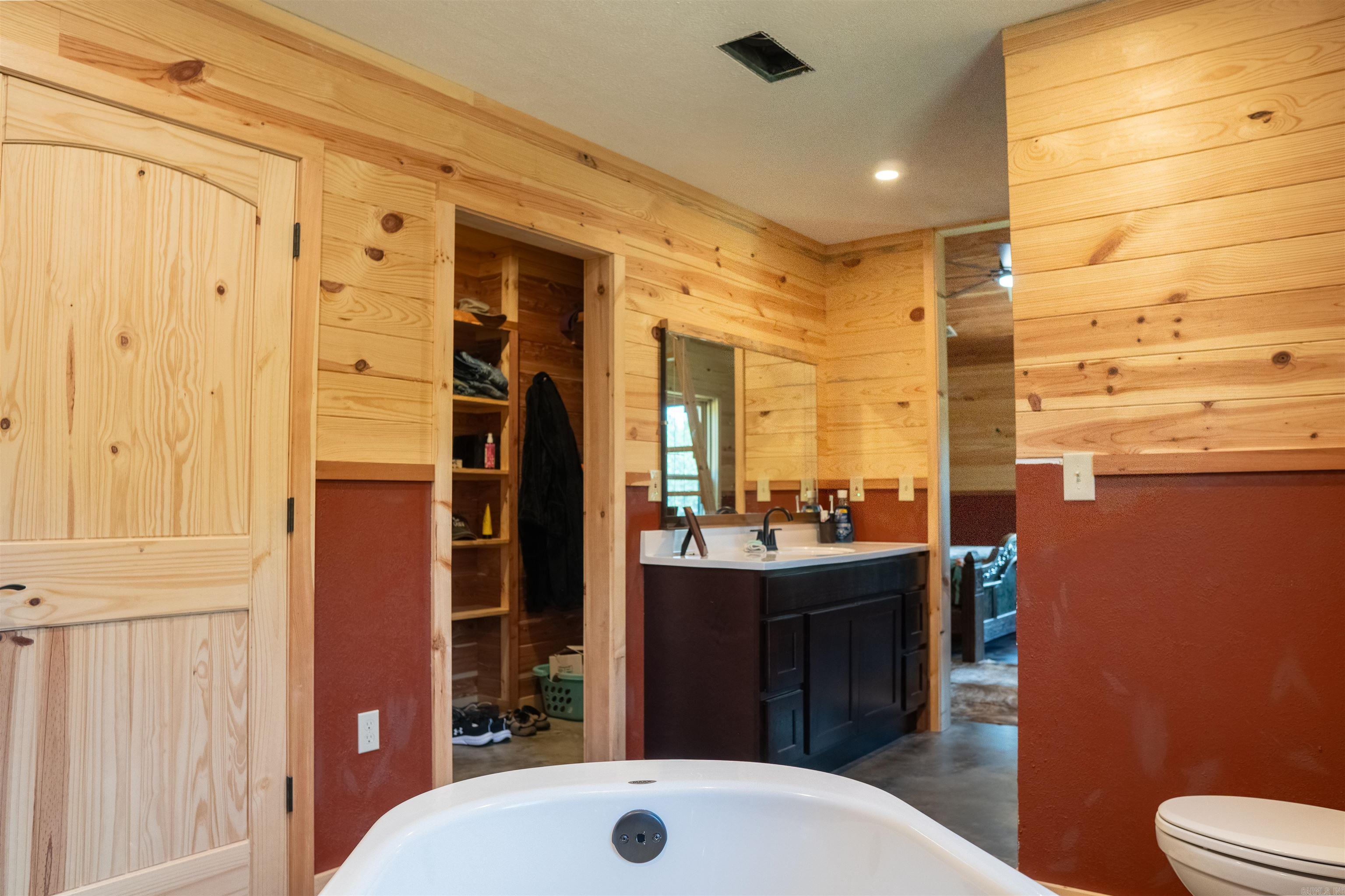 1269 Blackland  Oil Trough, AR