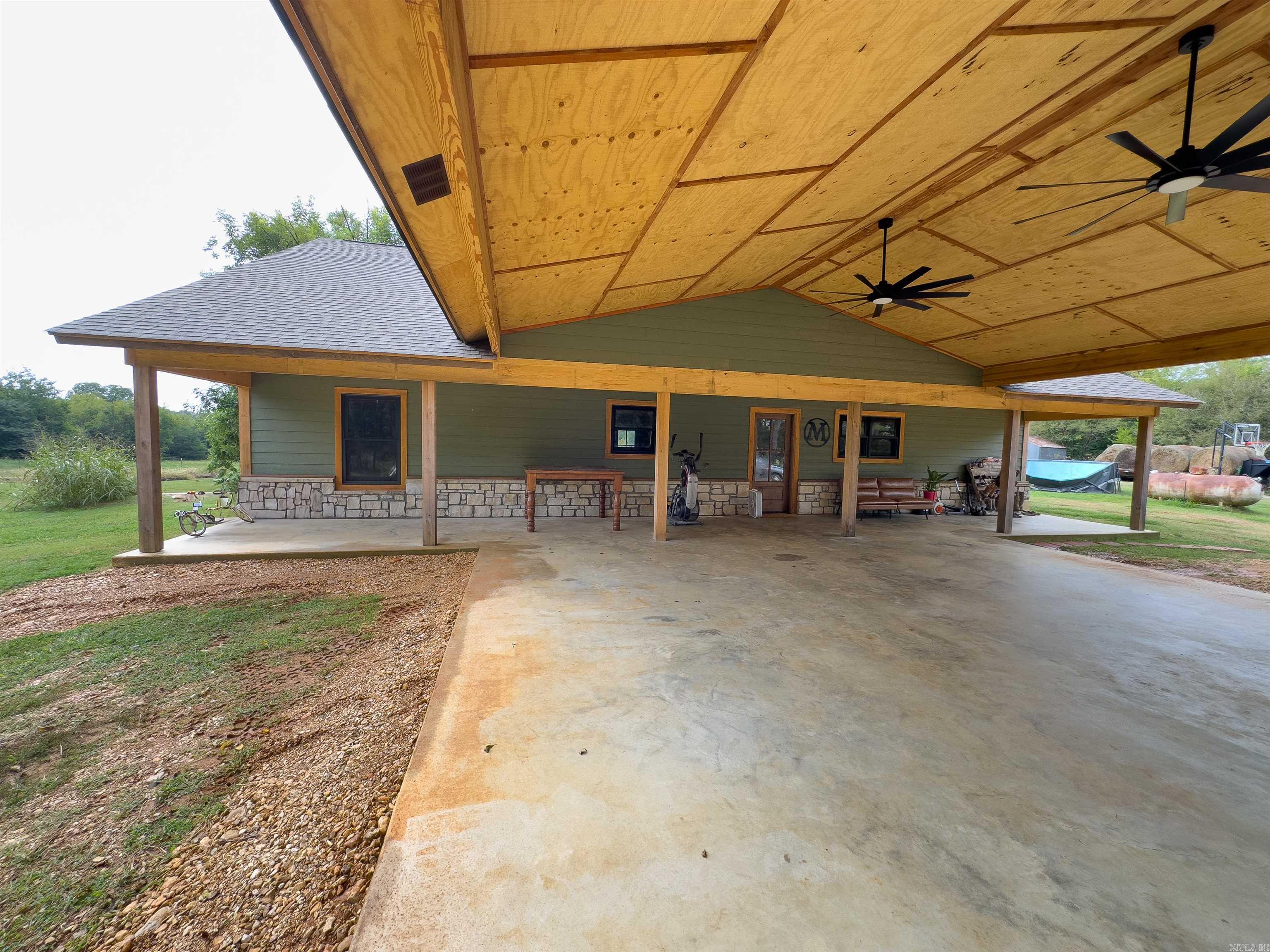 1269 Blackland  Oil Trough, AR