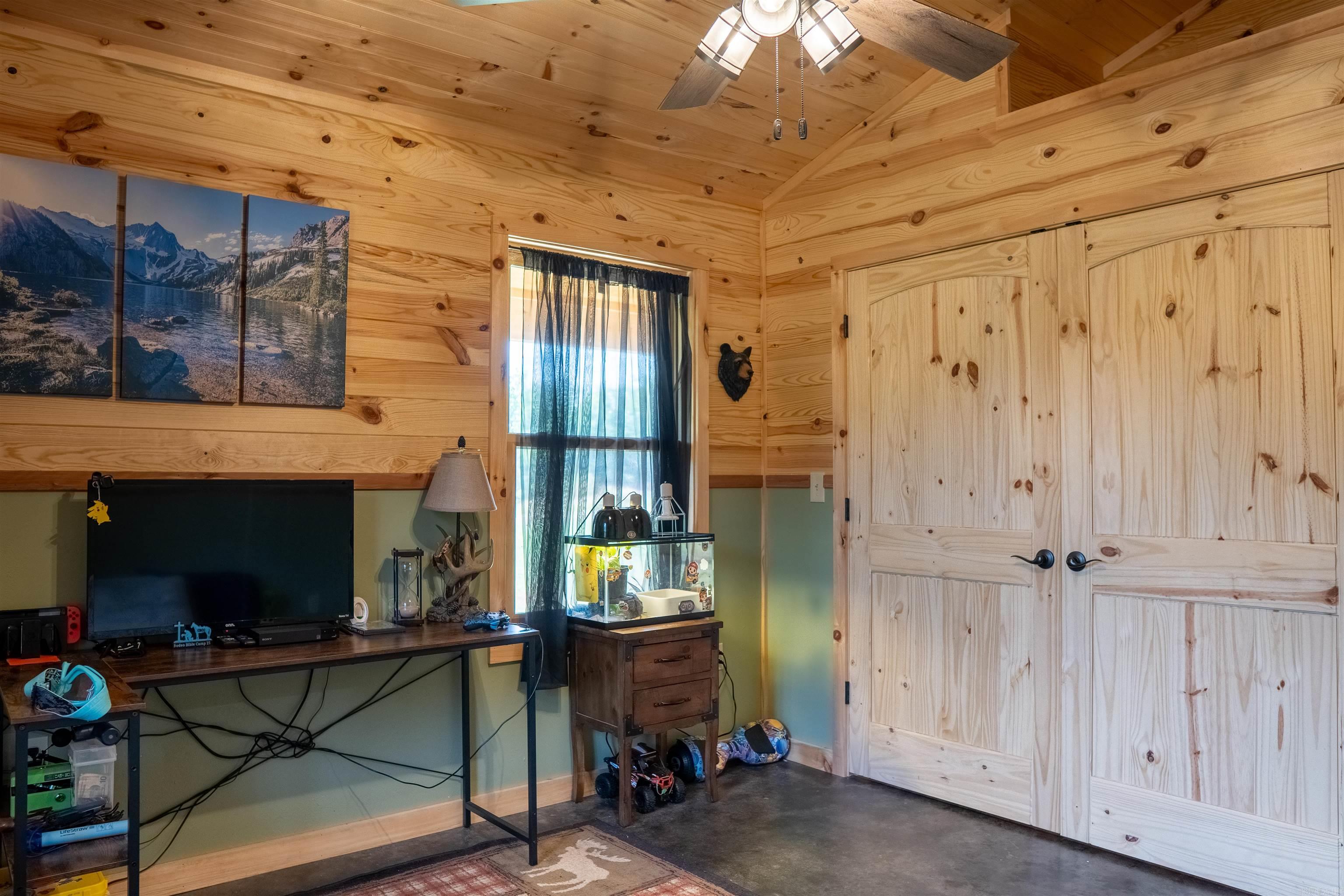 1269 Blackland  Oil Trough, AR