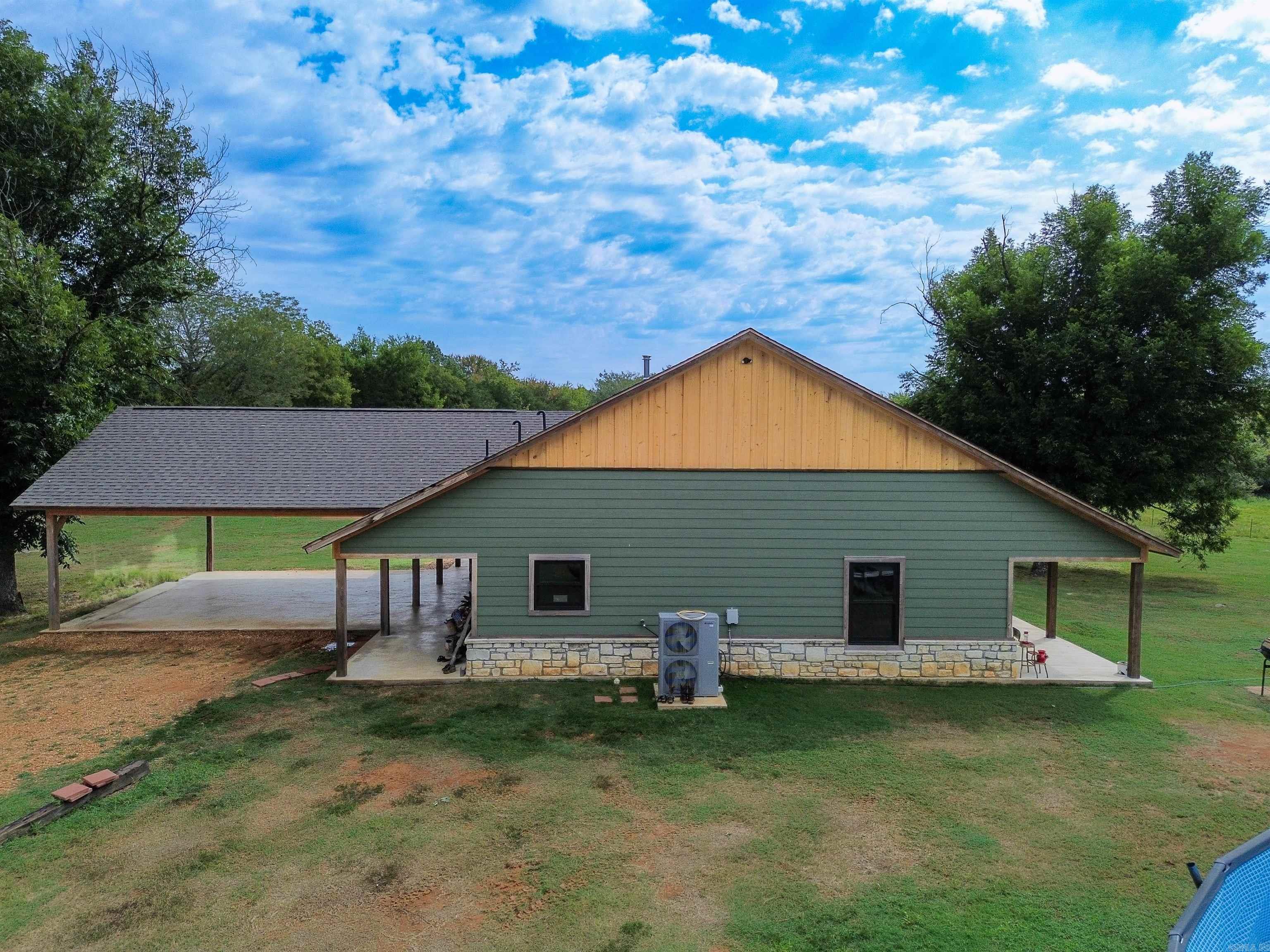 1269 Blackland  Oil Trough, AR