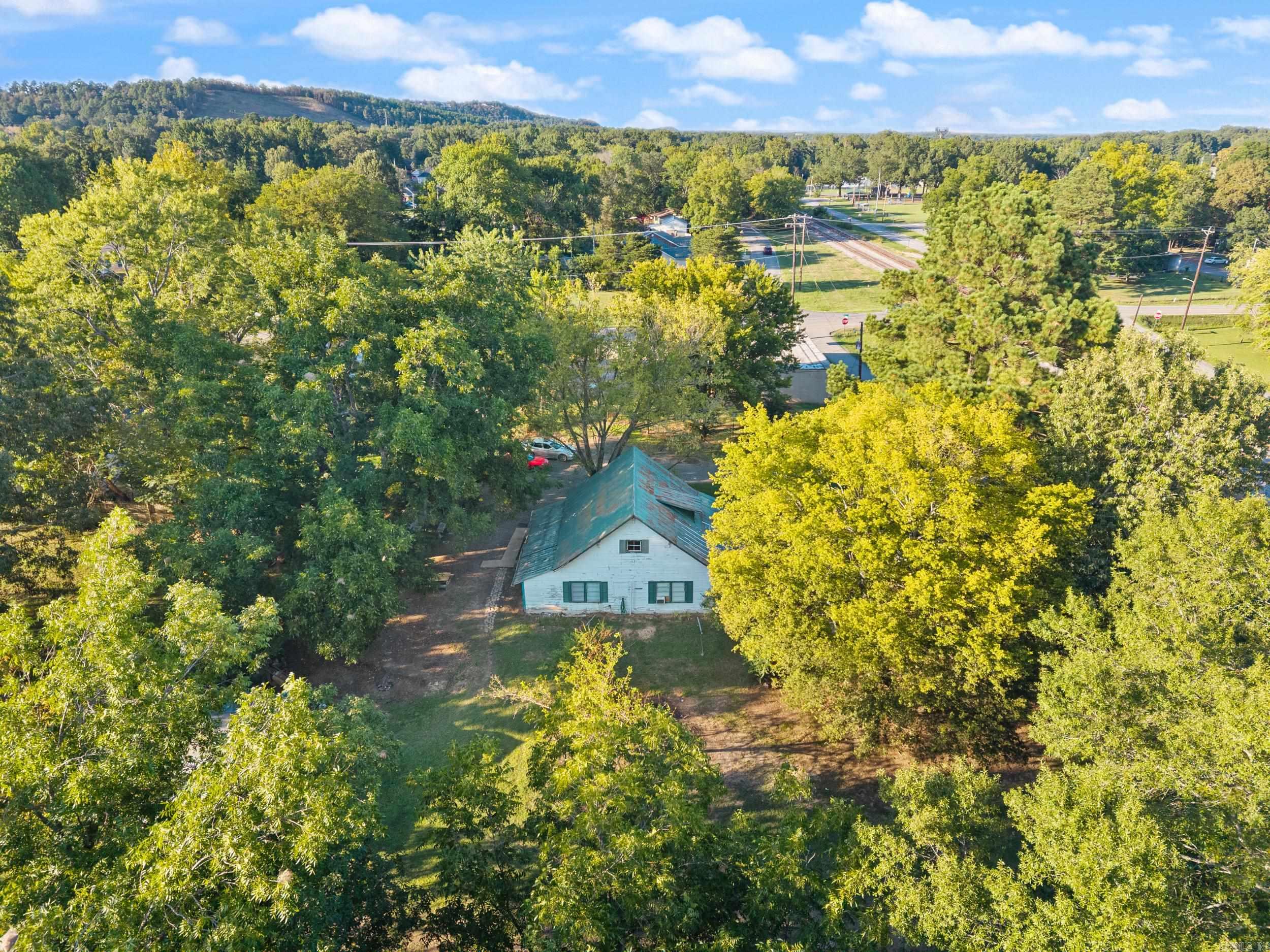 6 S Main  Mayflower, AR