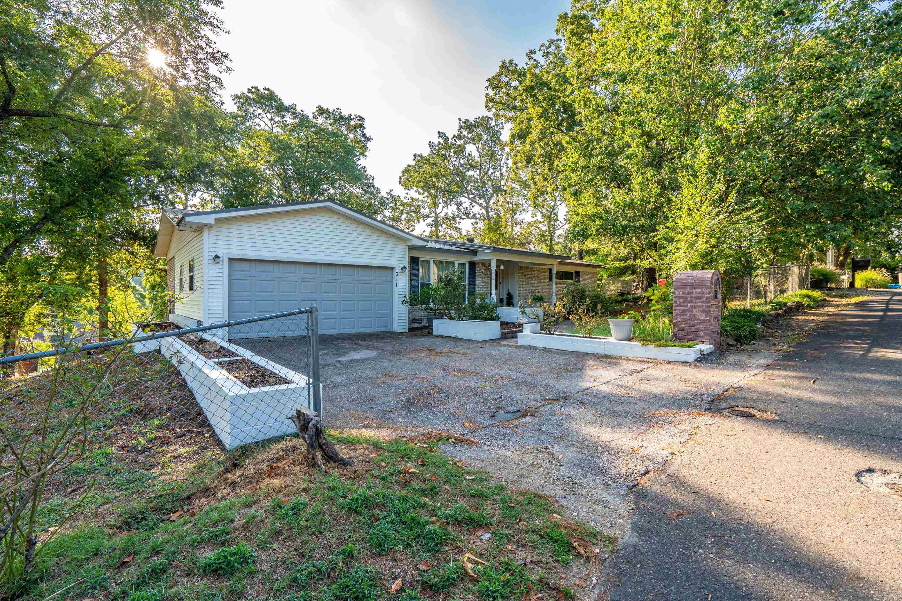311 Sunset Bay Rd  Hot Springs, AR