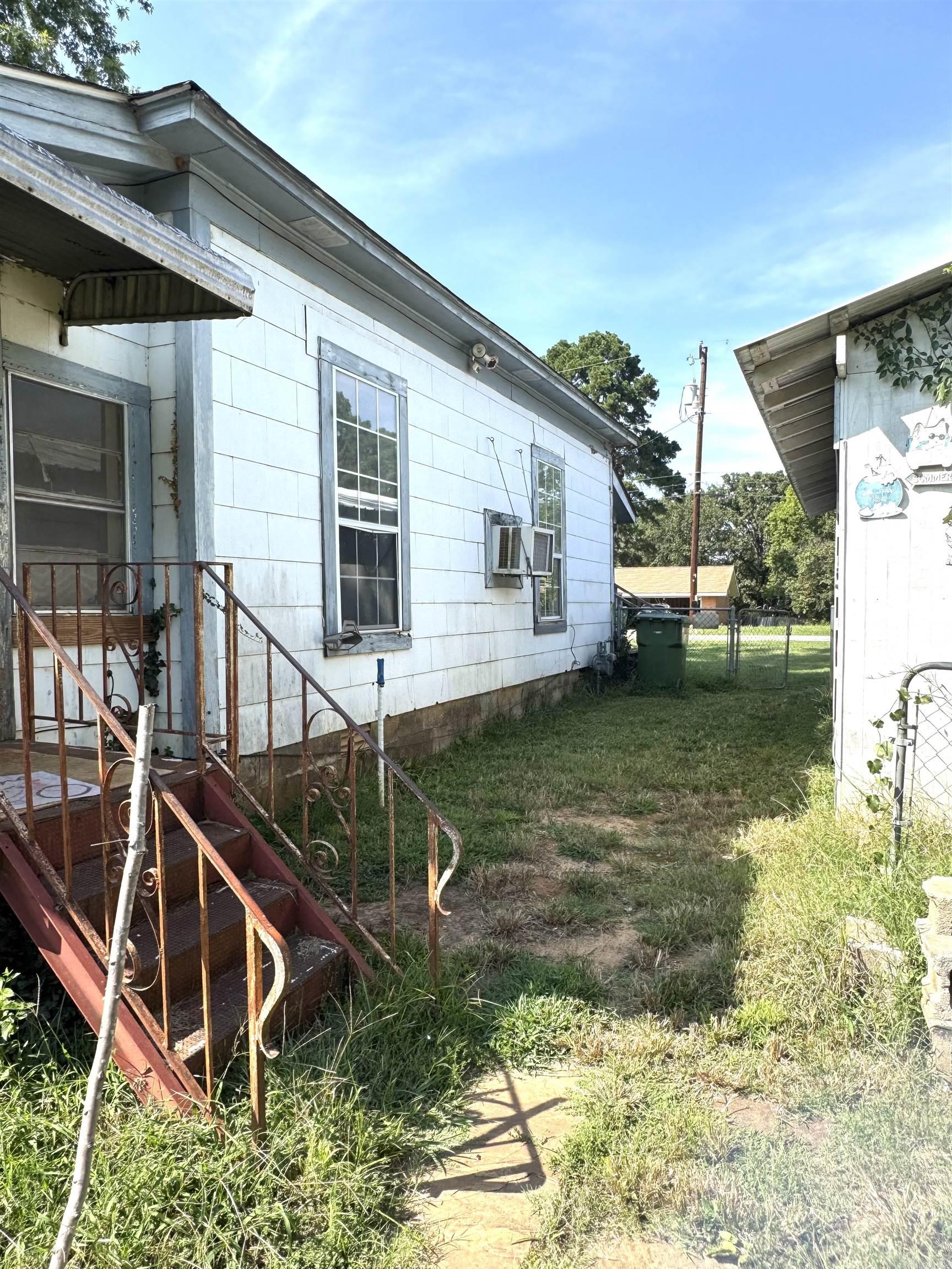 1807 Ford Dr.  Clarksville, AR