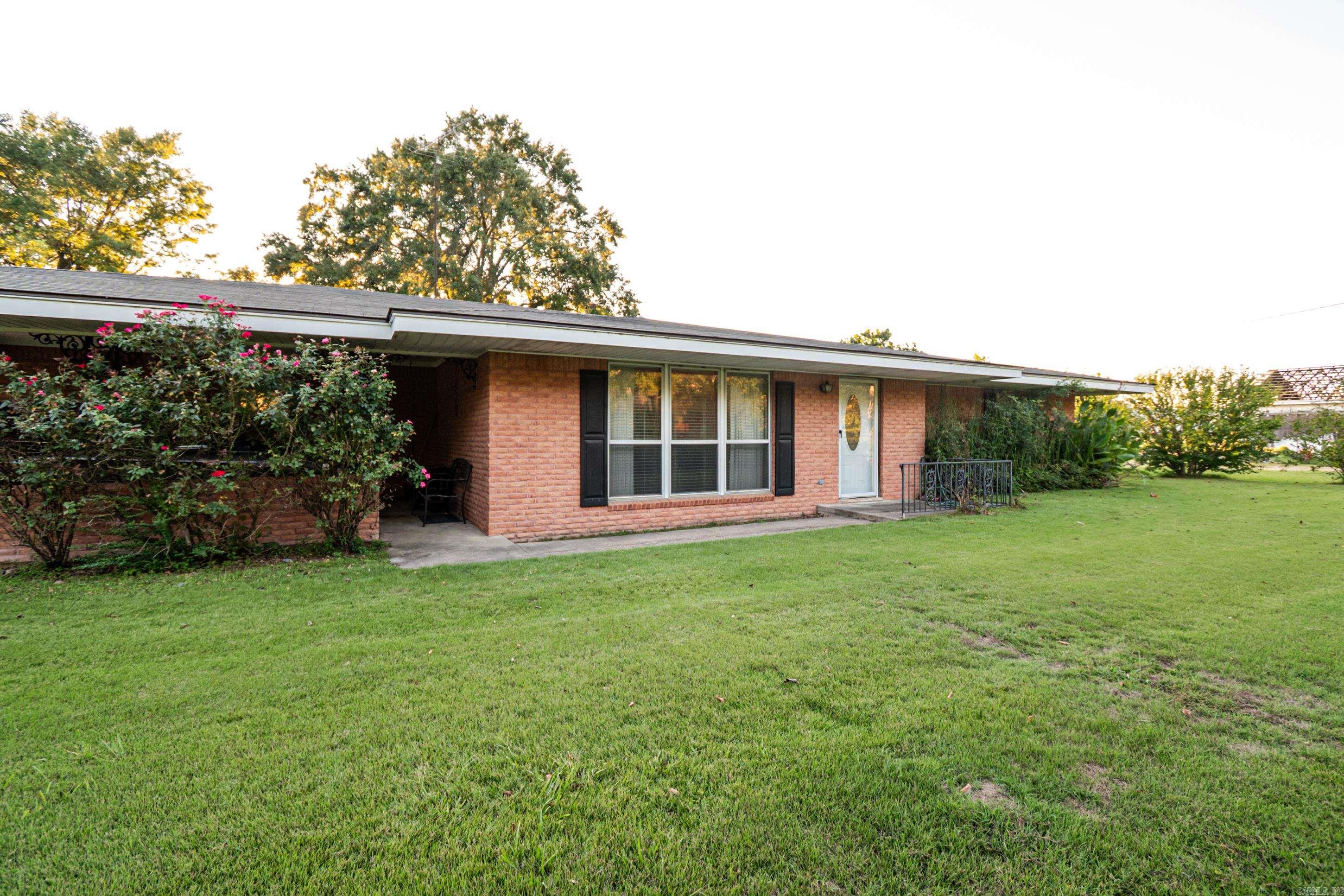 110 S Pine  Junction City, LA