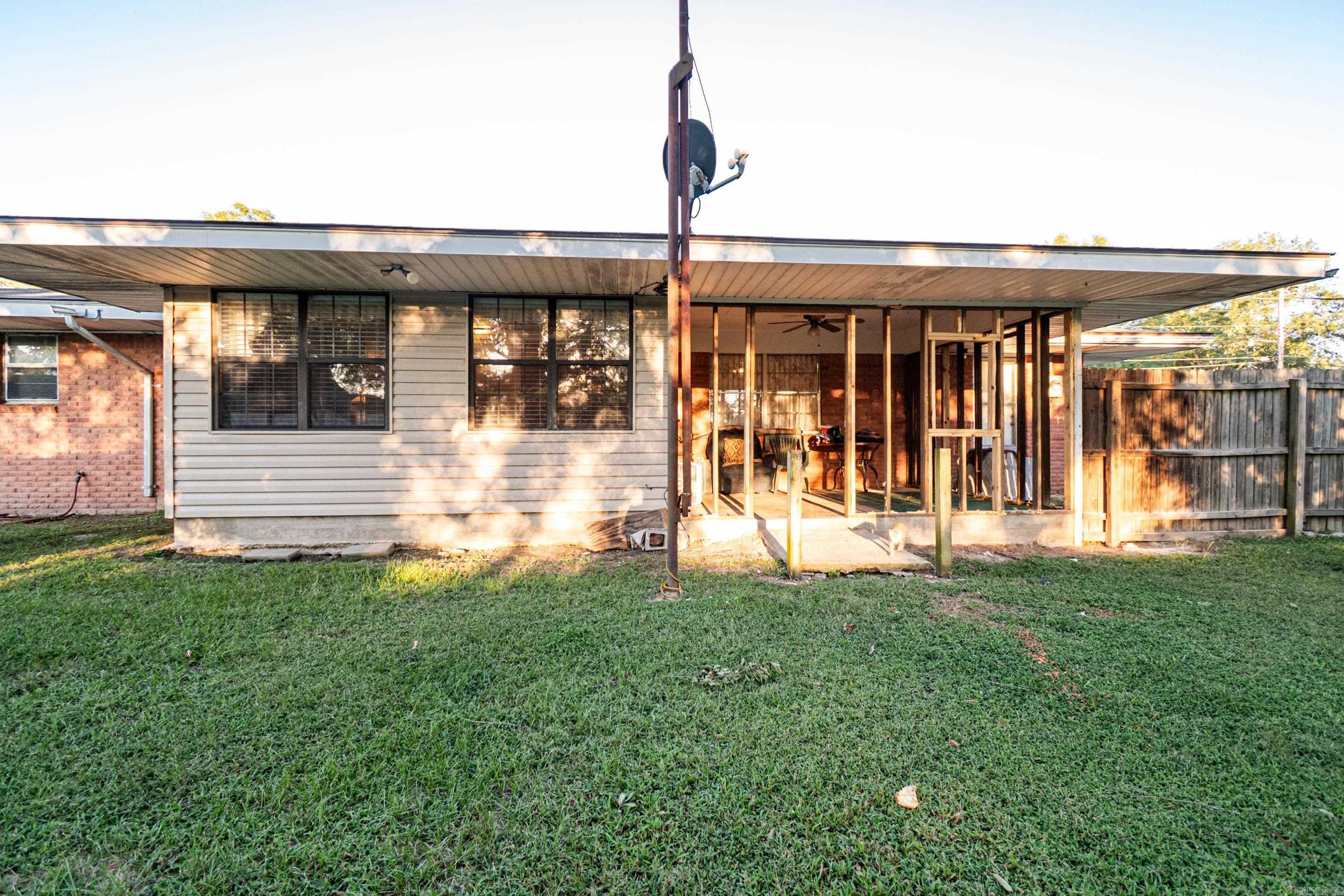110 S Pine  Junction City, LA