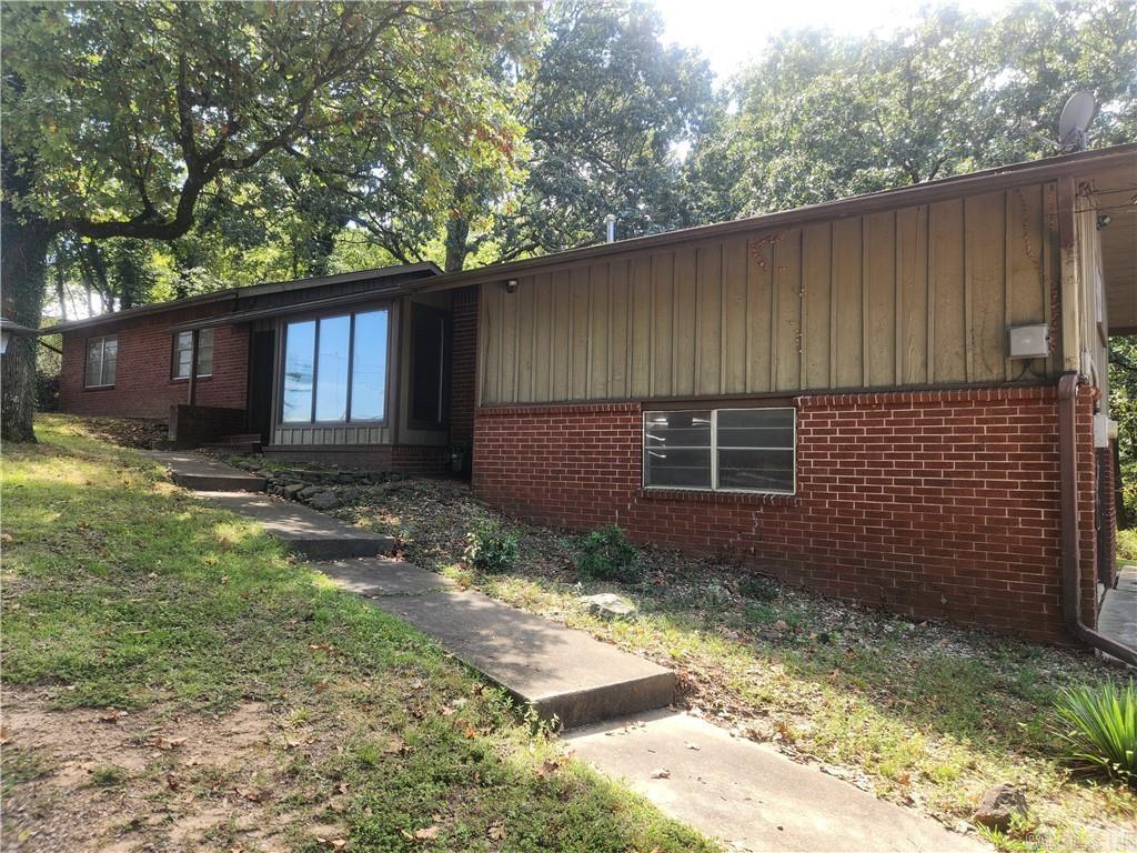 725 N Montgomery  Clarksville, AR