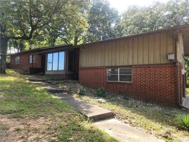 725 N Montgomery  Clarksville, AR