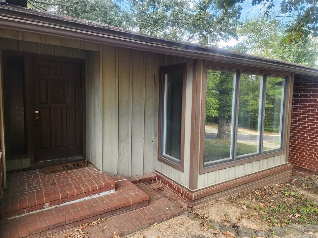 725 N Montgomery  Clarksville, AR