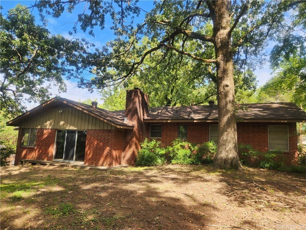 725 N Montgomery  Clarksville, AR
