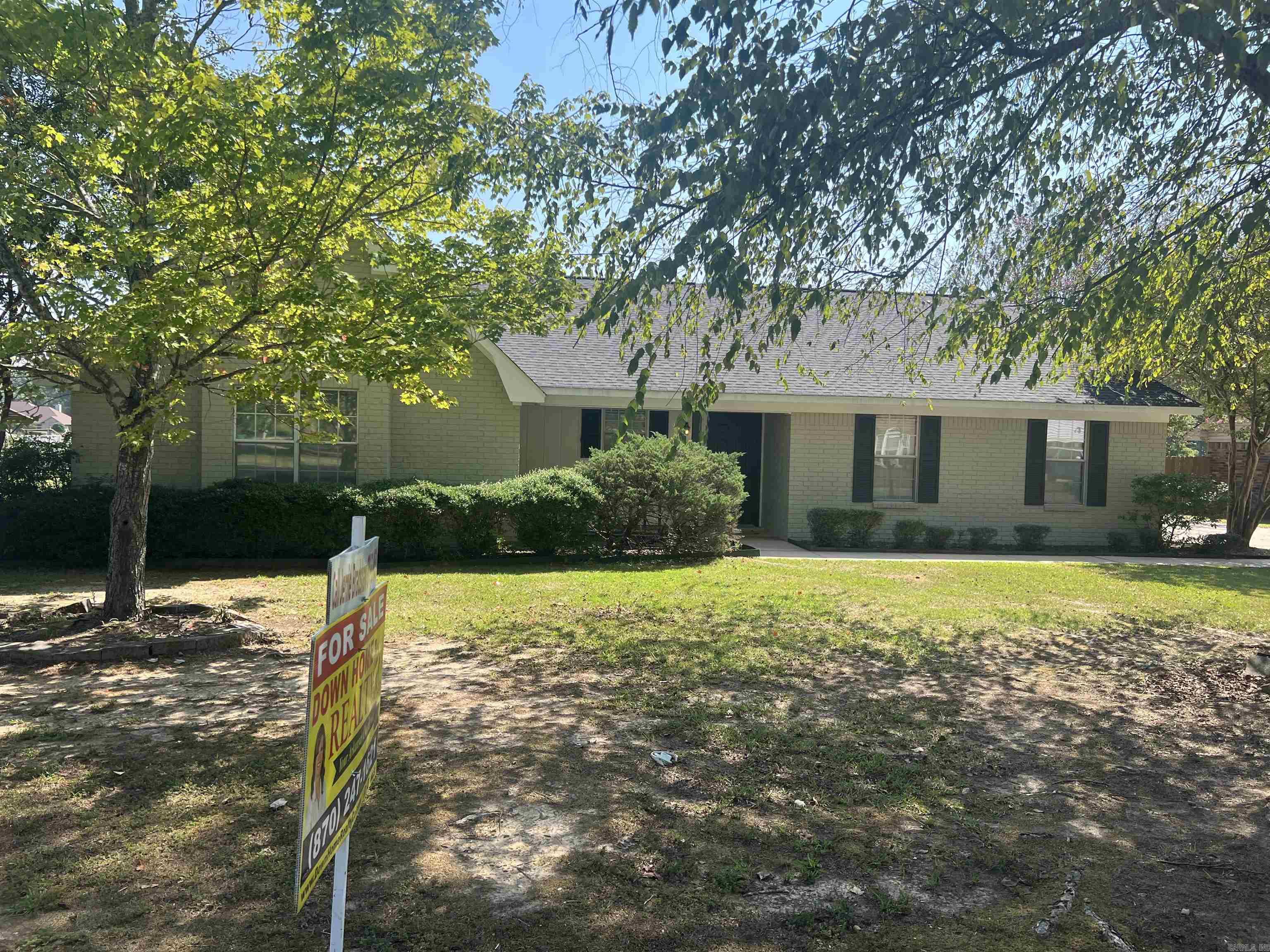 901 Green Oaks Ln