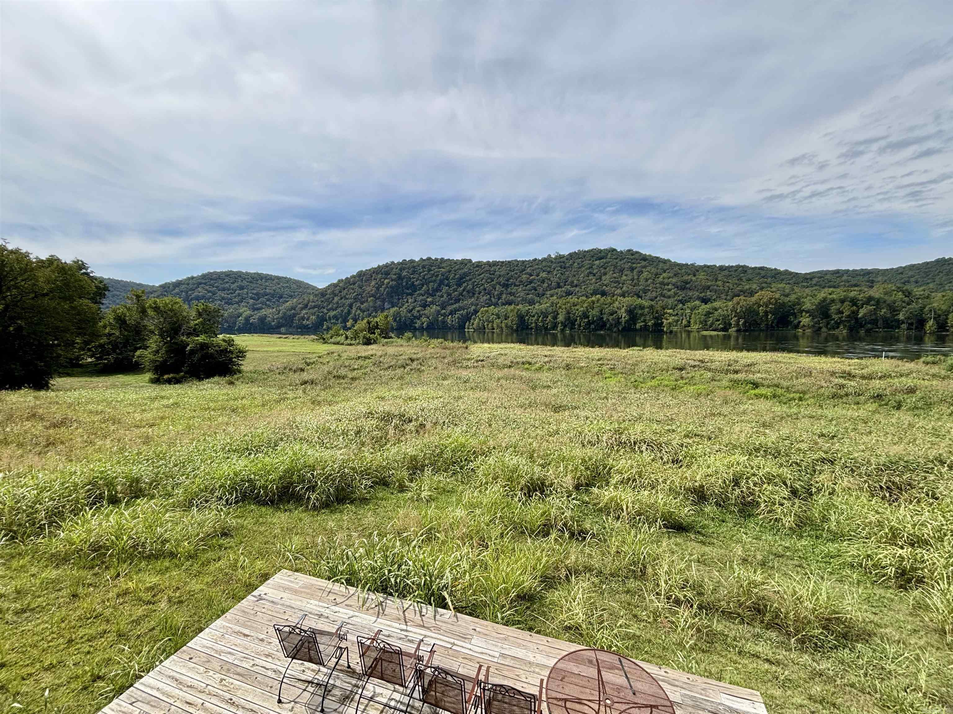 3780 River Road Guion, AR 72540
