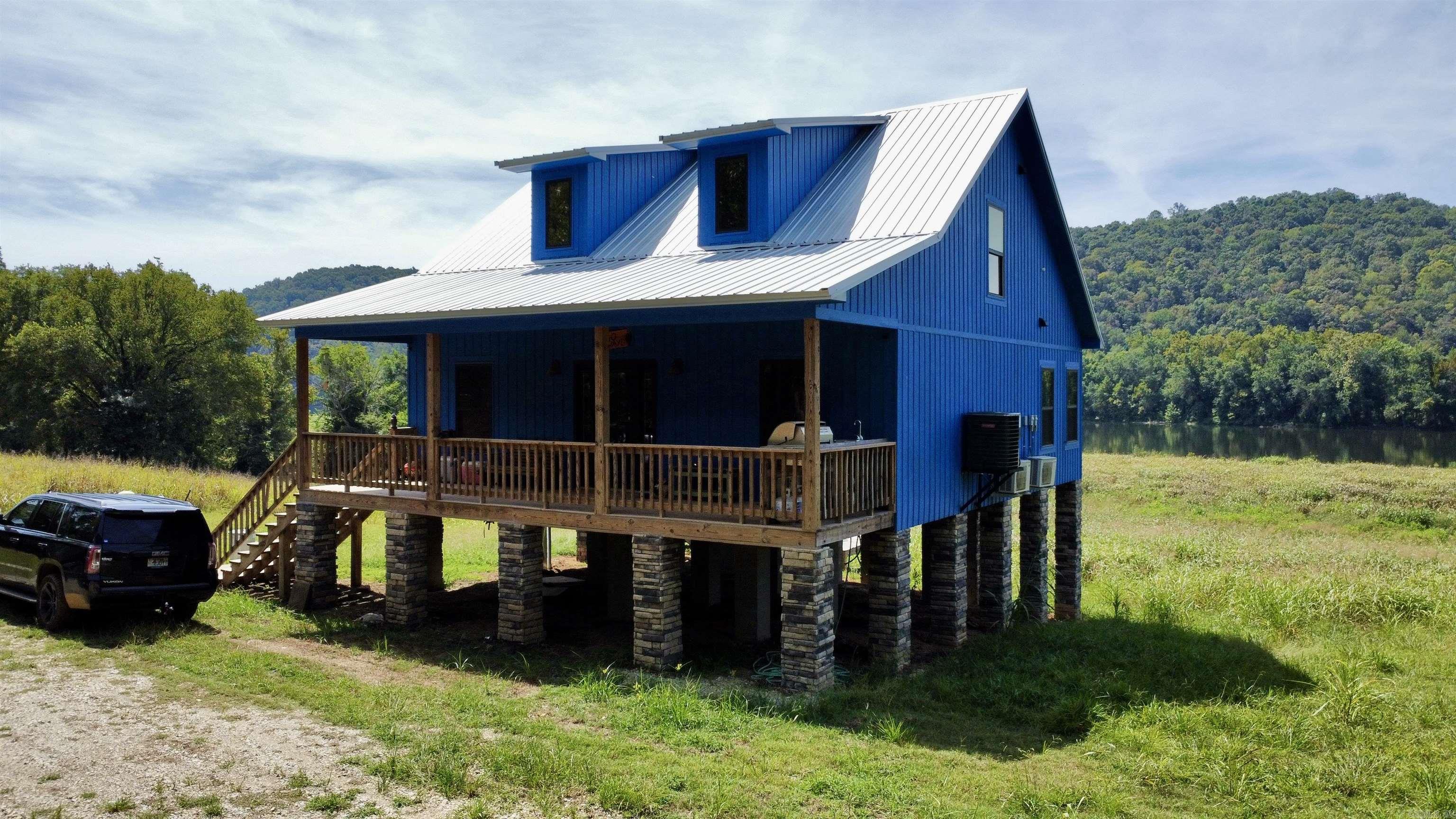 3780 River Road Guion, AR 72540