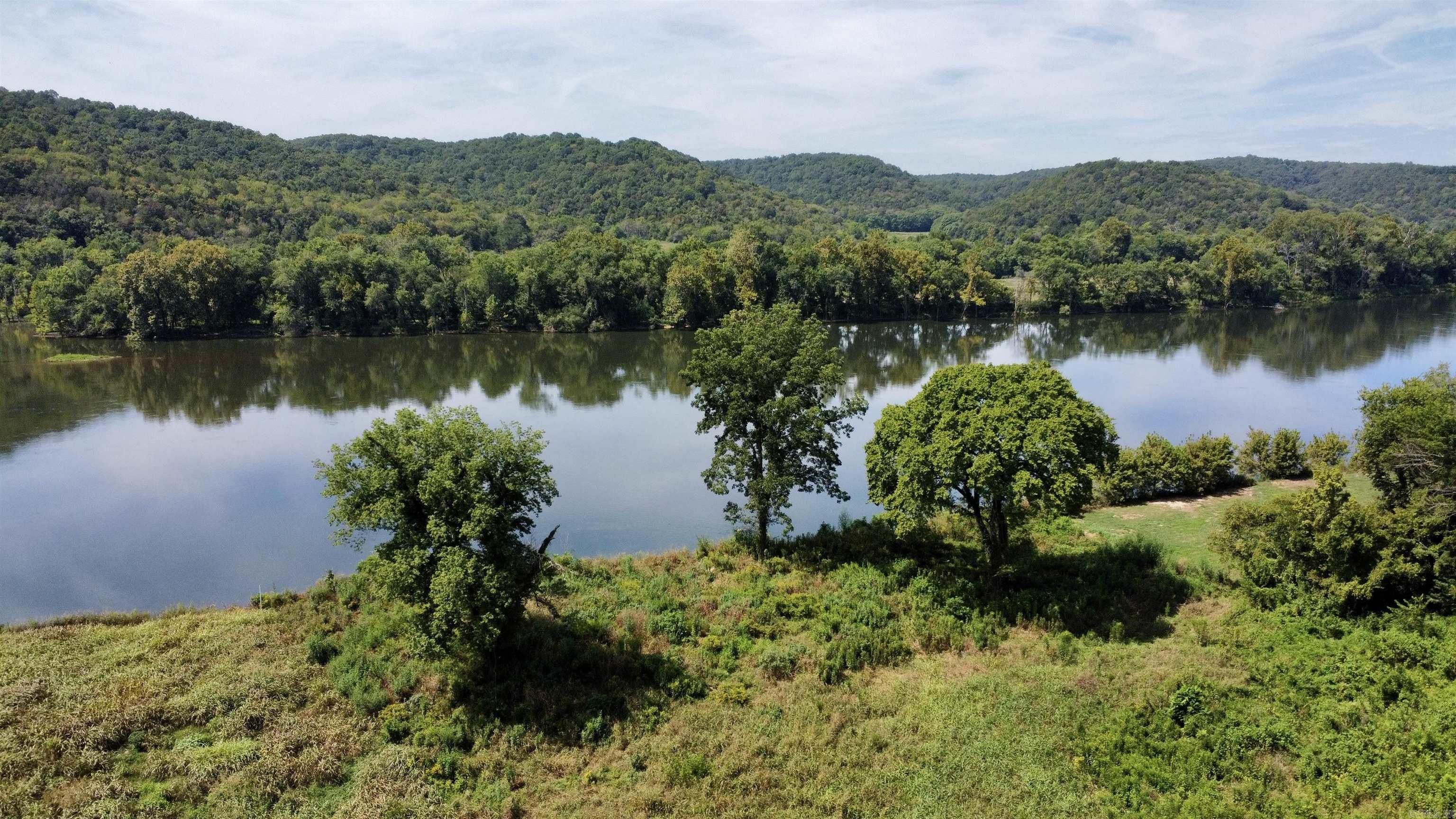 3780 River Road Guion, AR 72540