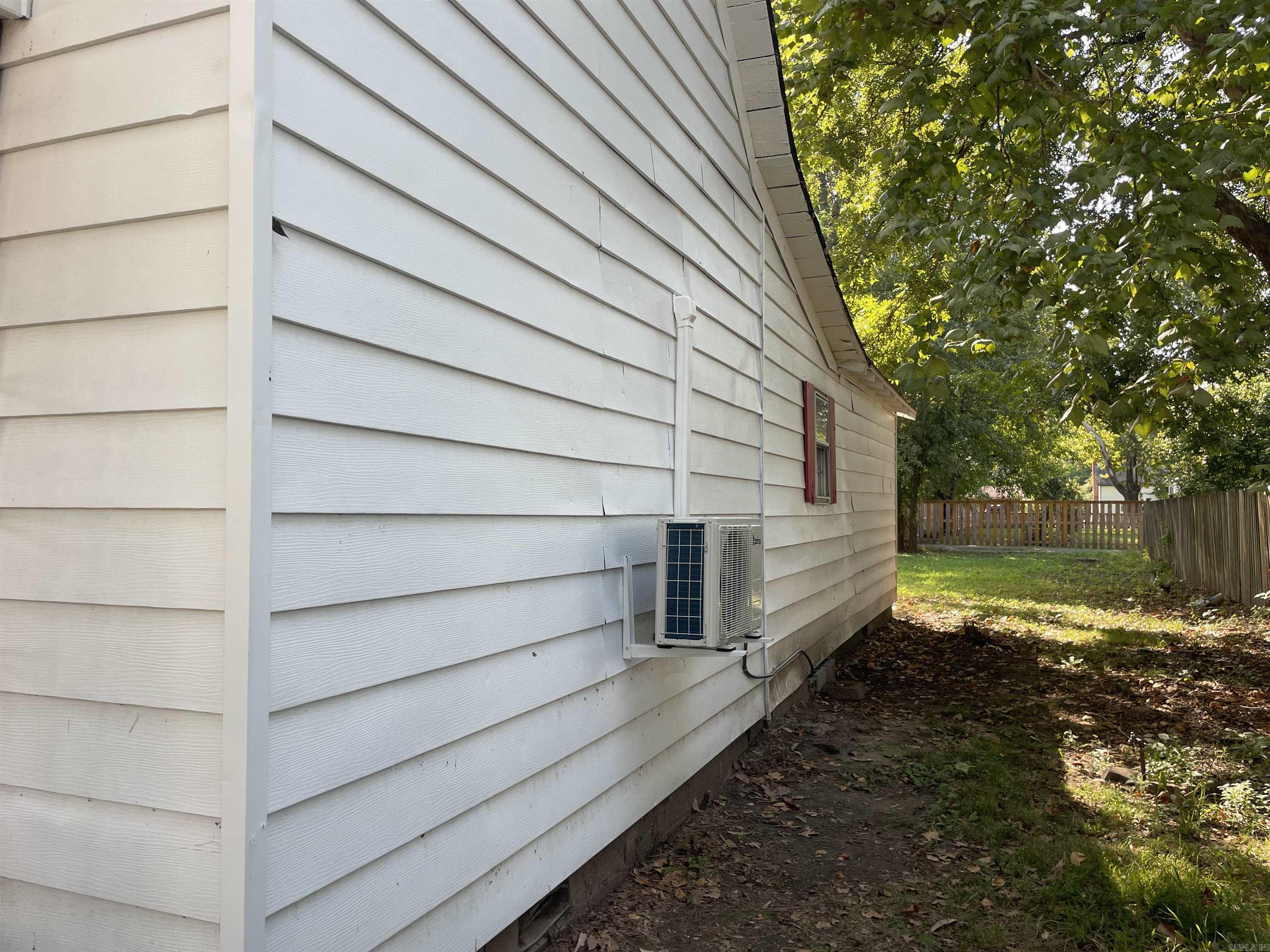 310 W 2nd  England, AR