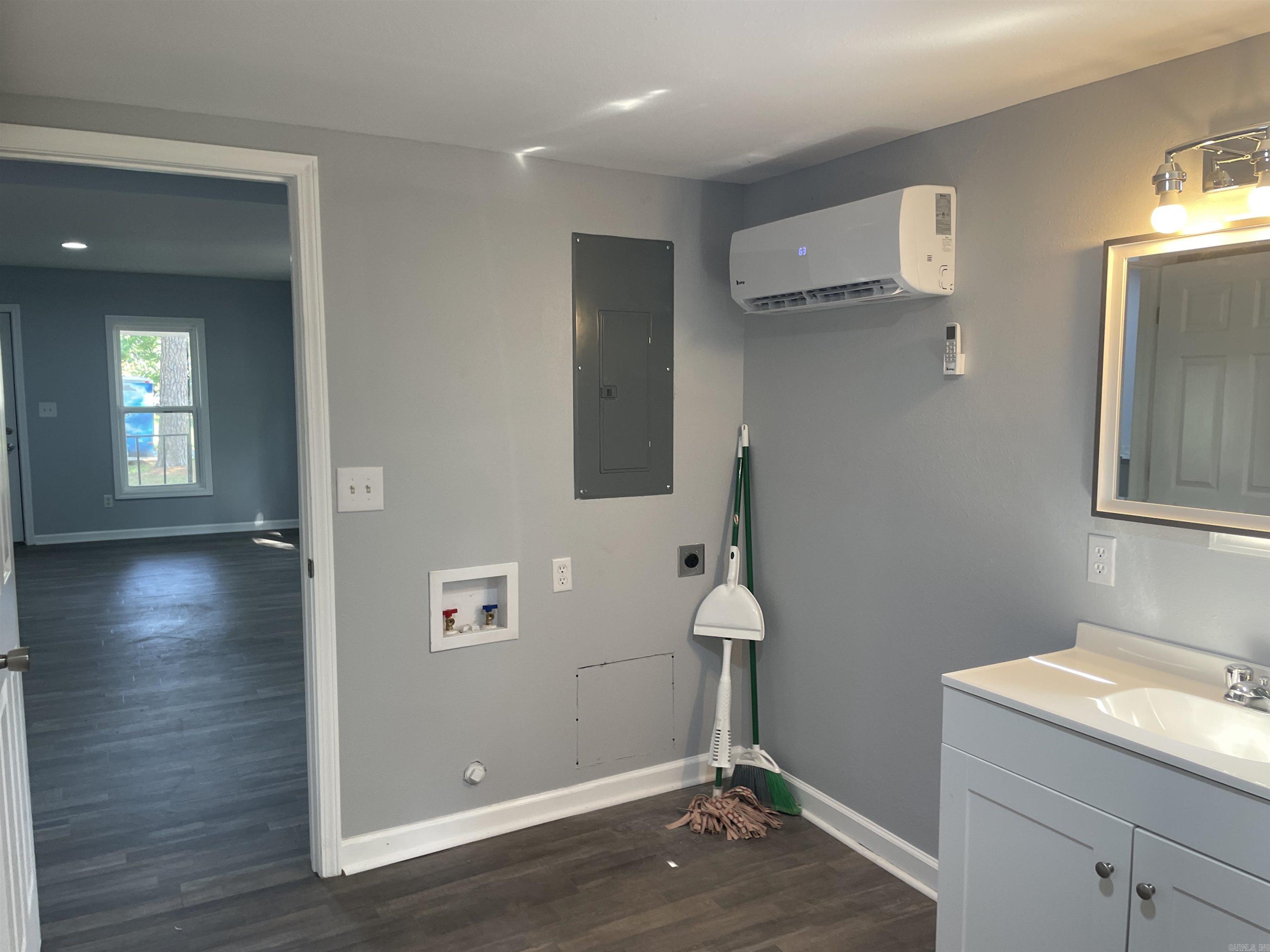 310 W 2nd  England, AR