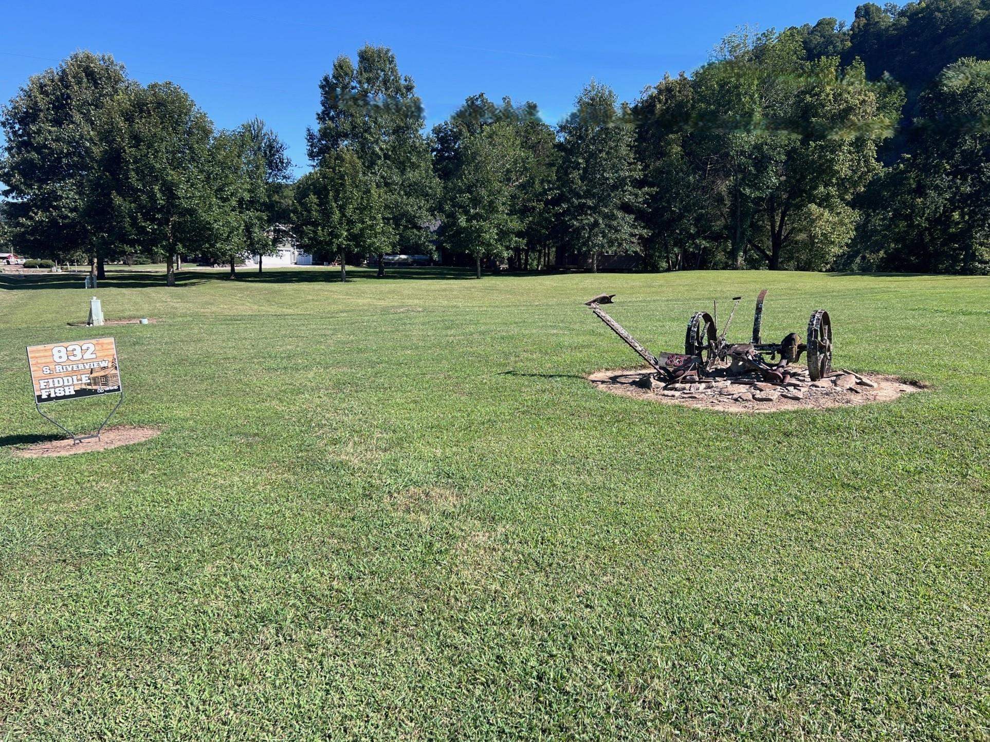 908 S Riverview  Mountain View, AR