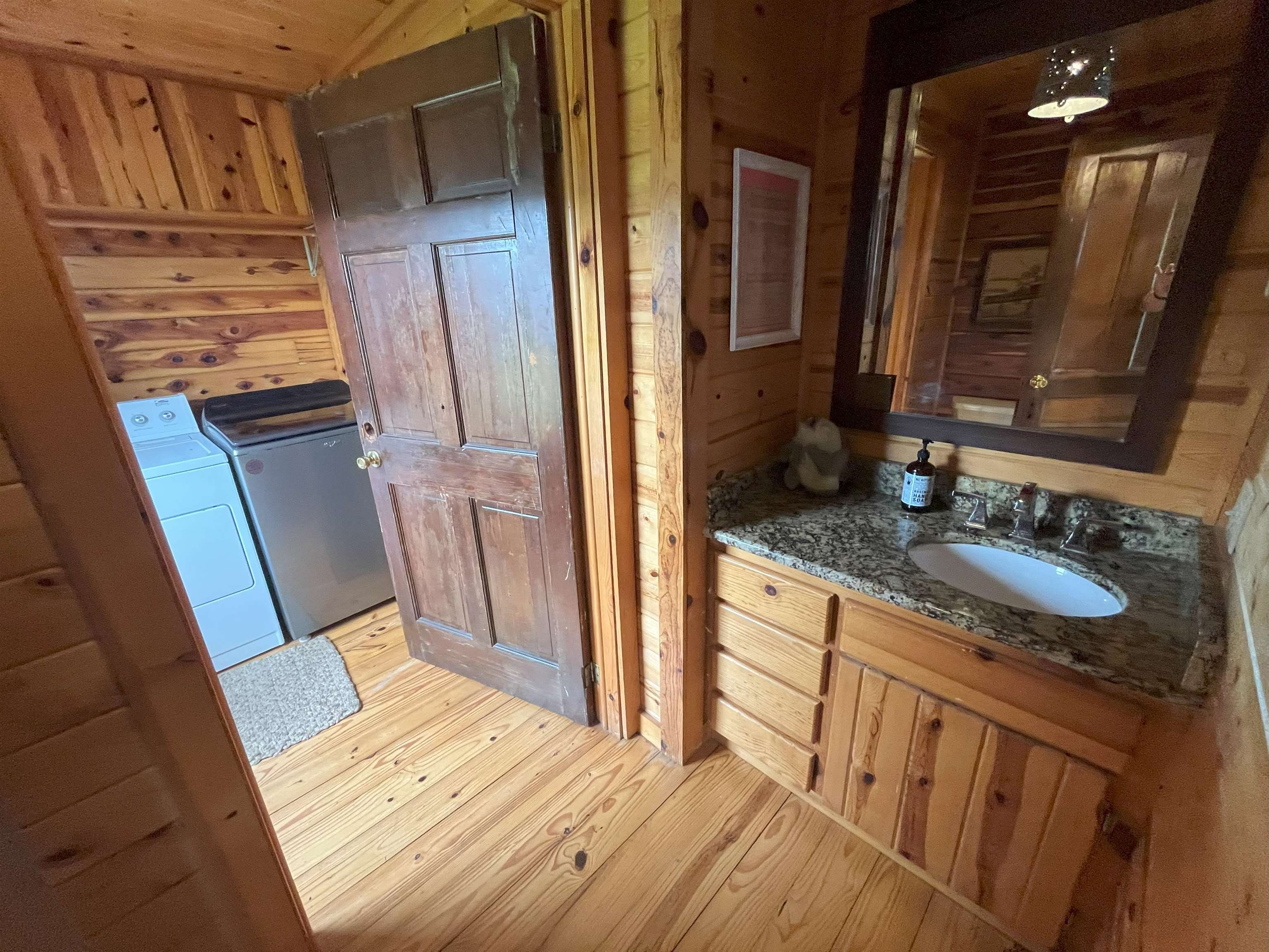 908 S Riverview  Mountain View, AR