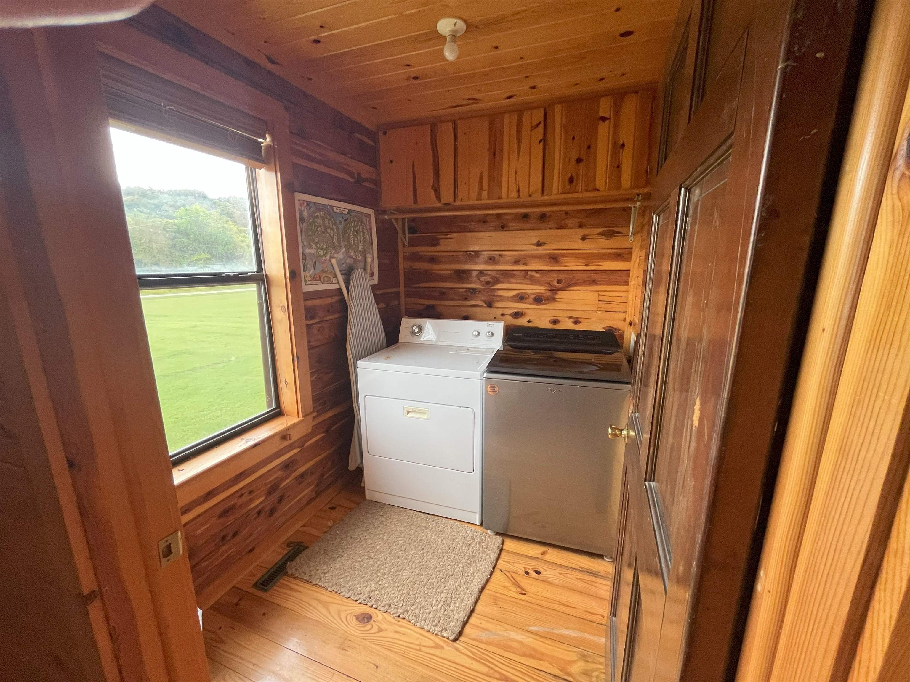 908 S Riverview  Mountain View, AR