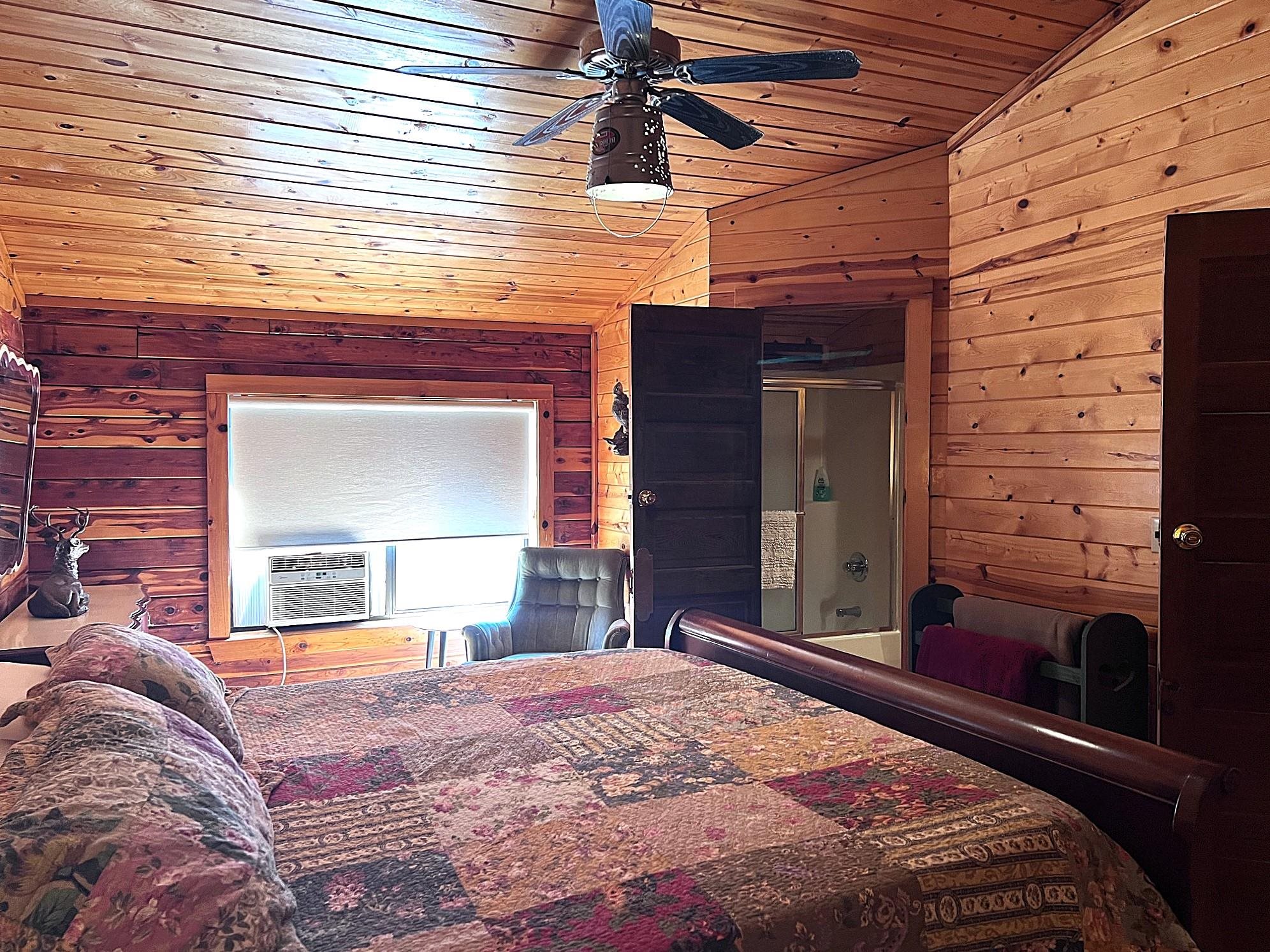 908 S Riverview  Mountain View, AR
