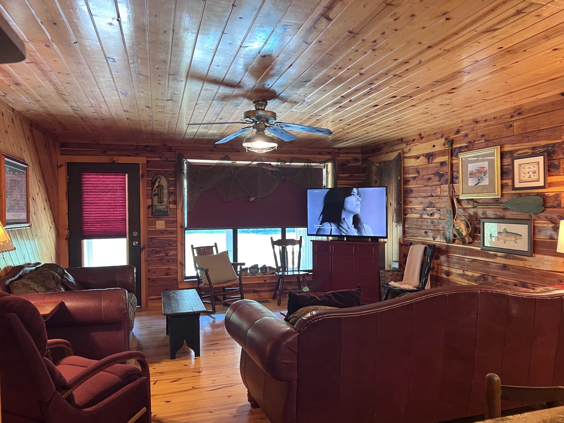 908 S Riverview  Mountain View, AR