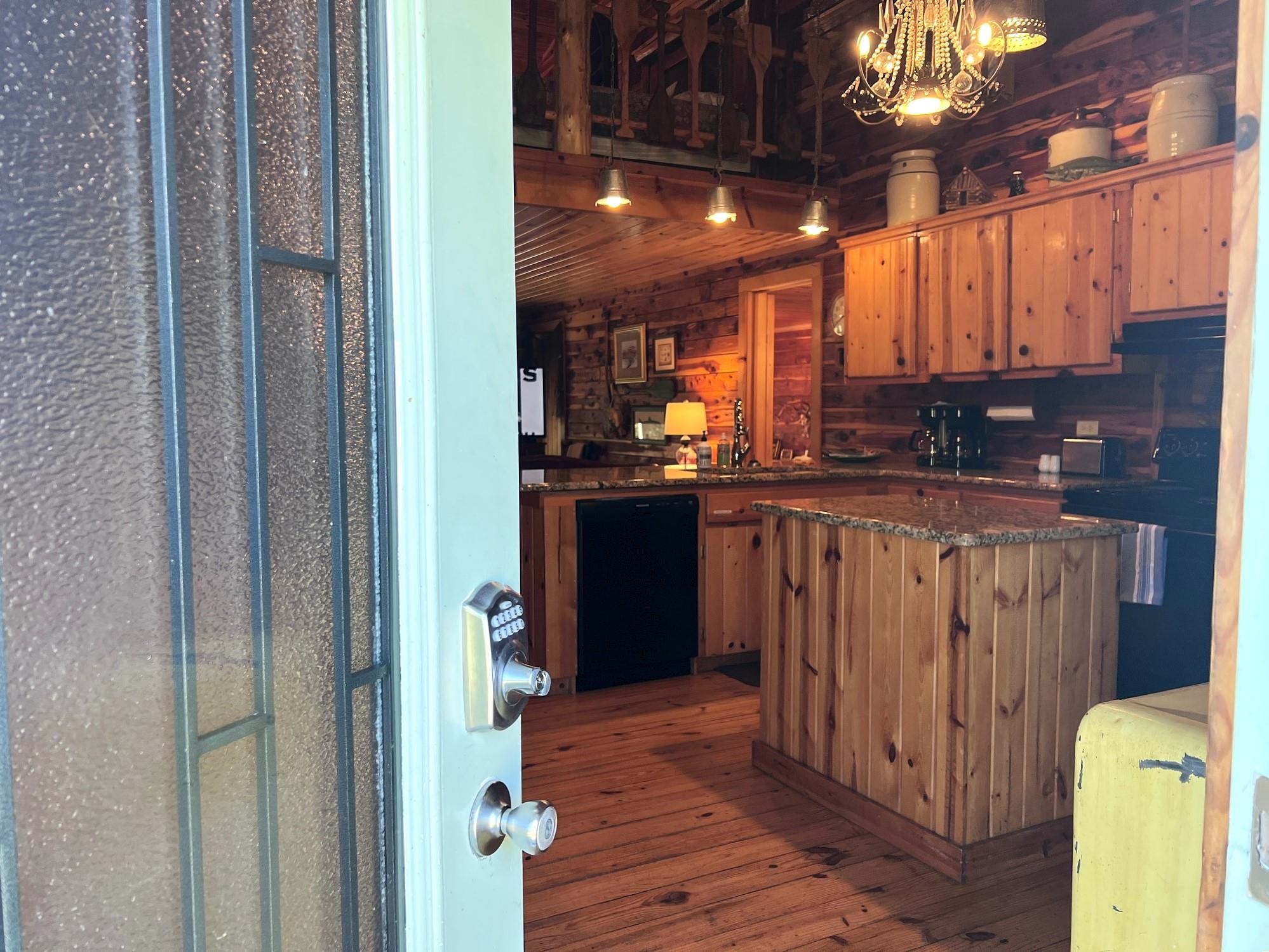 908 S Riverview  Mountain View, AR