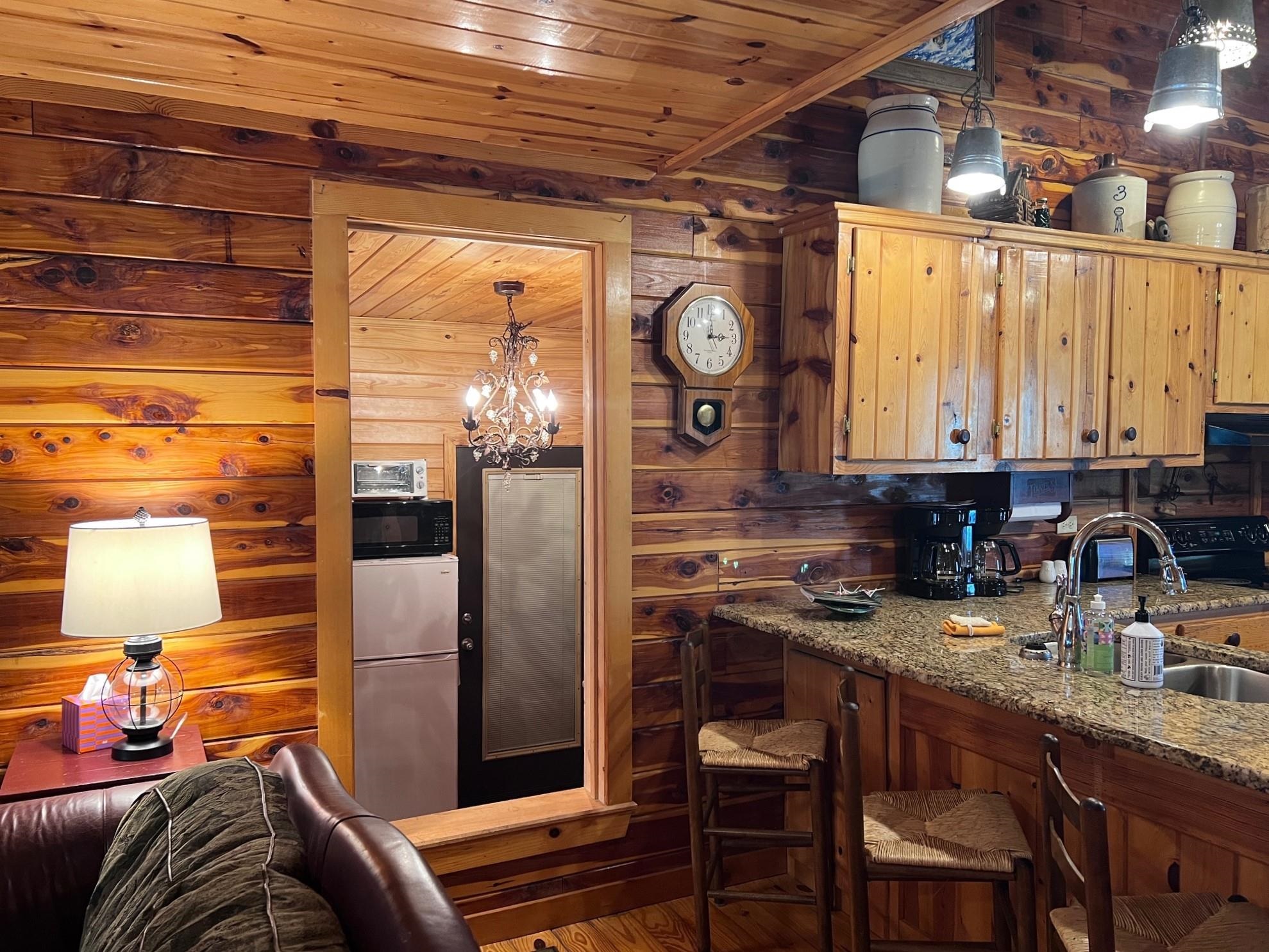 908 S Riverview  Mountain View, AR