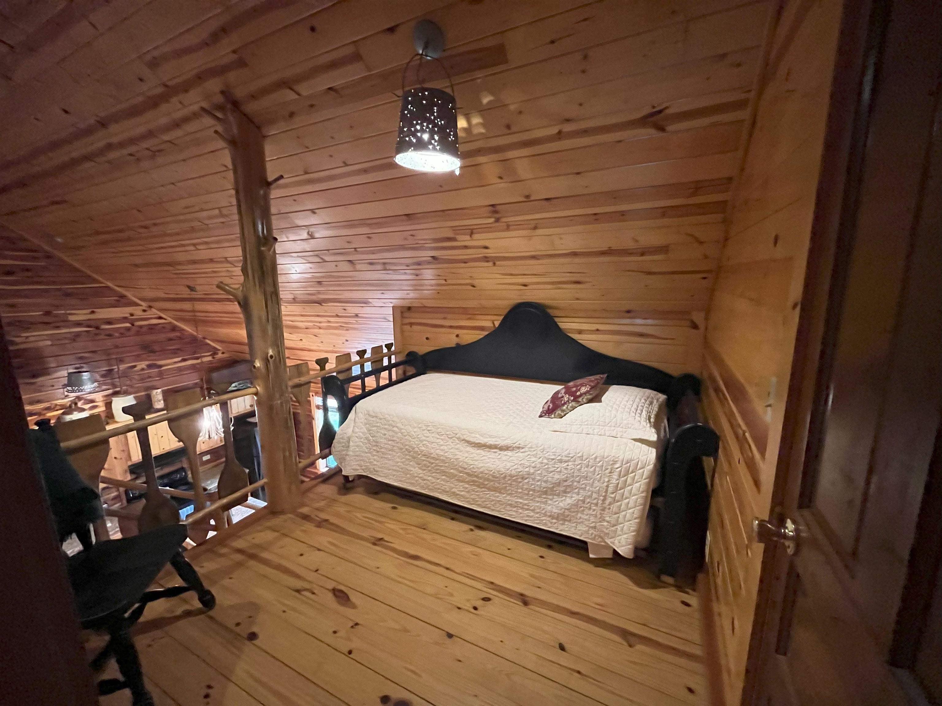 908 S Riverview  Mountain View, AR