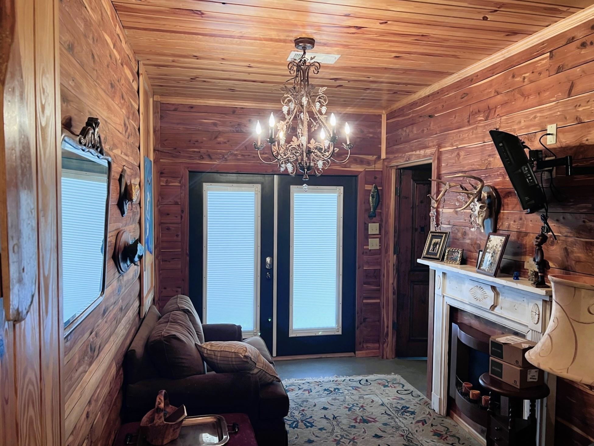 908 S Riverview  Mountain View, AR