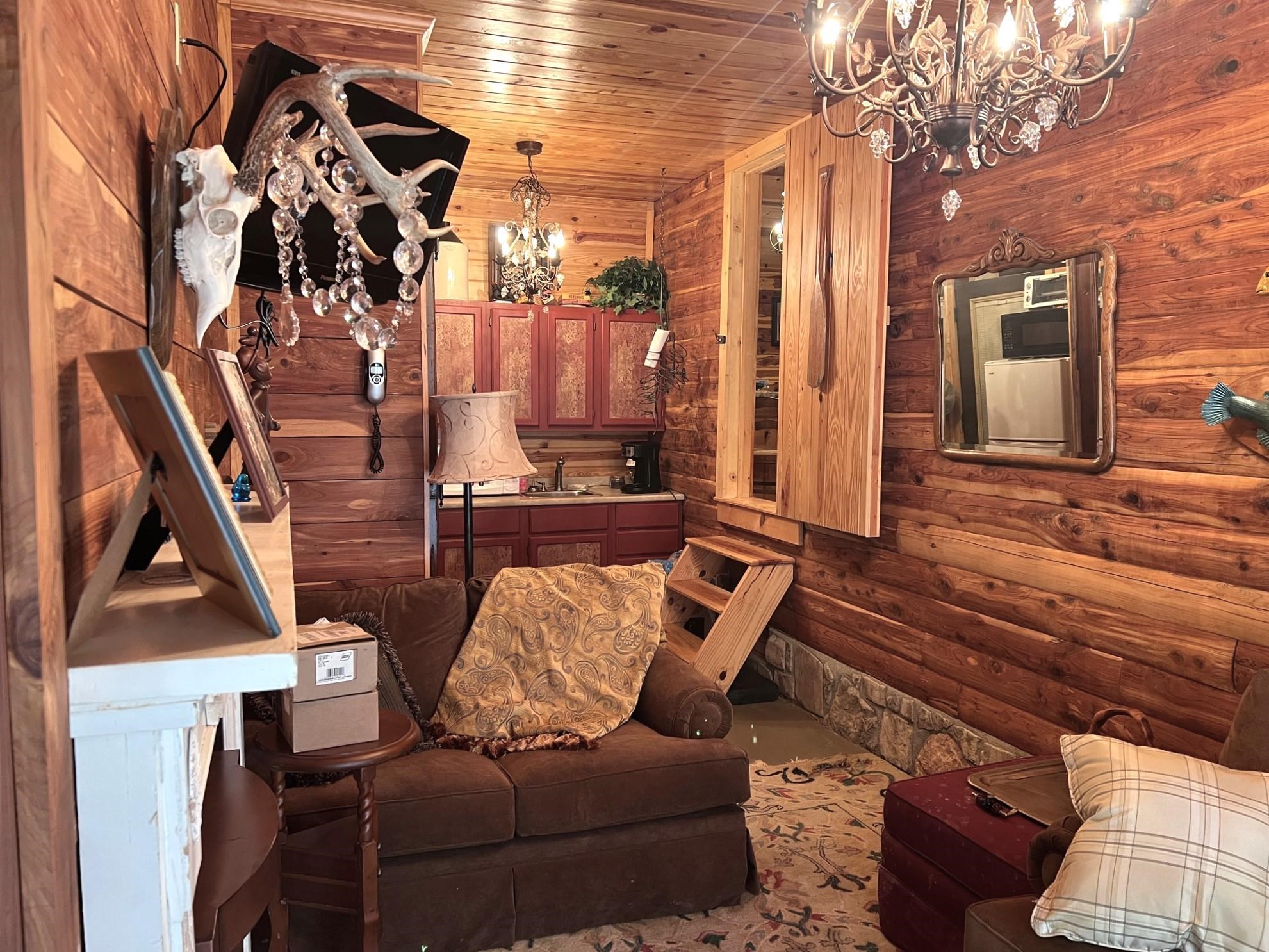 908 S Riverview  Mountain View, AR