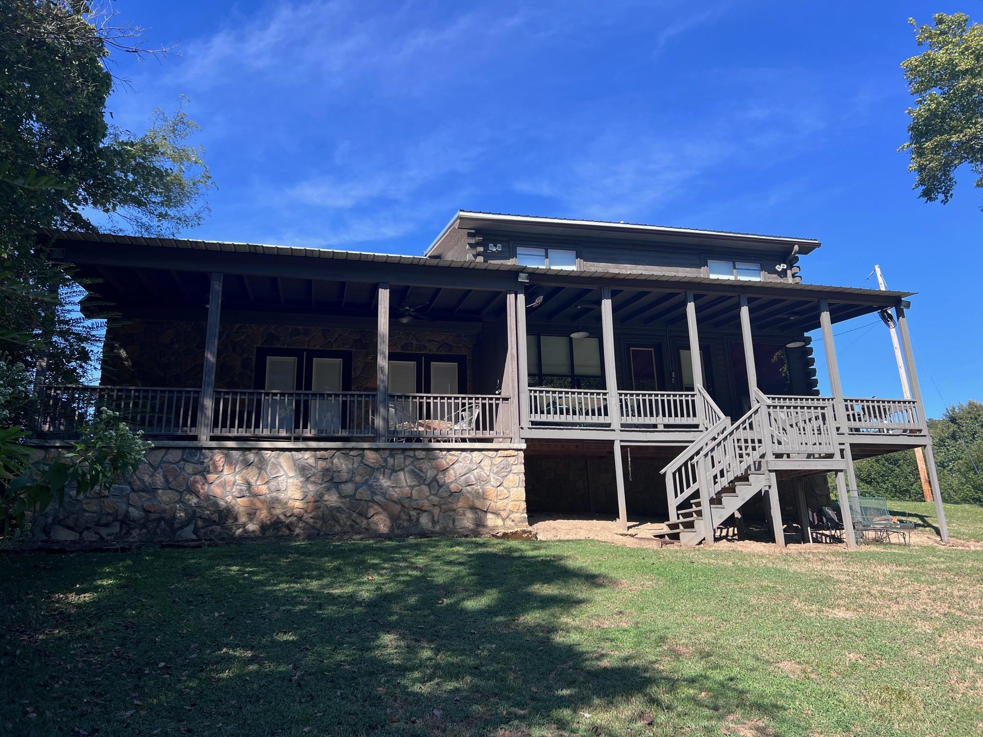 908 S Riverview  Mountain View, AR
