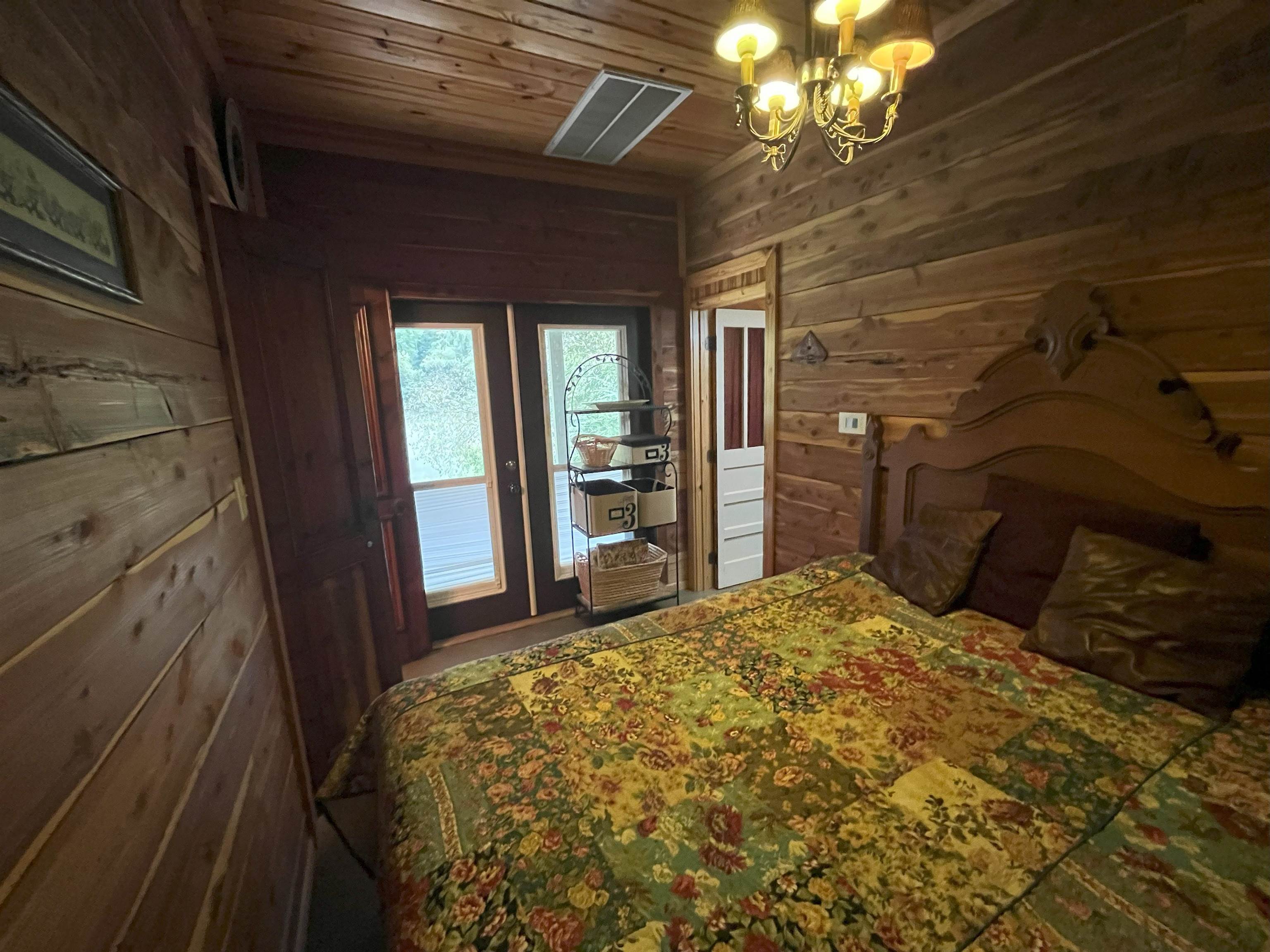 908 S Riverview  Mountain View, AR