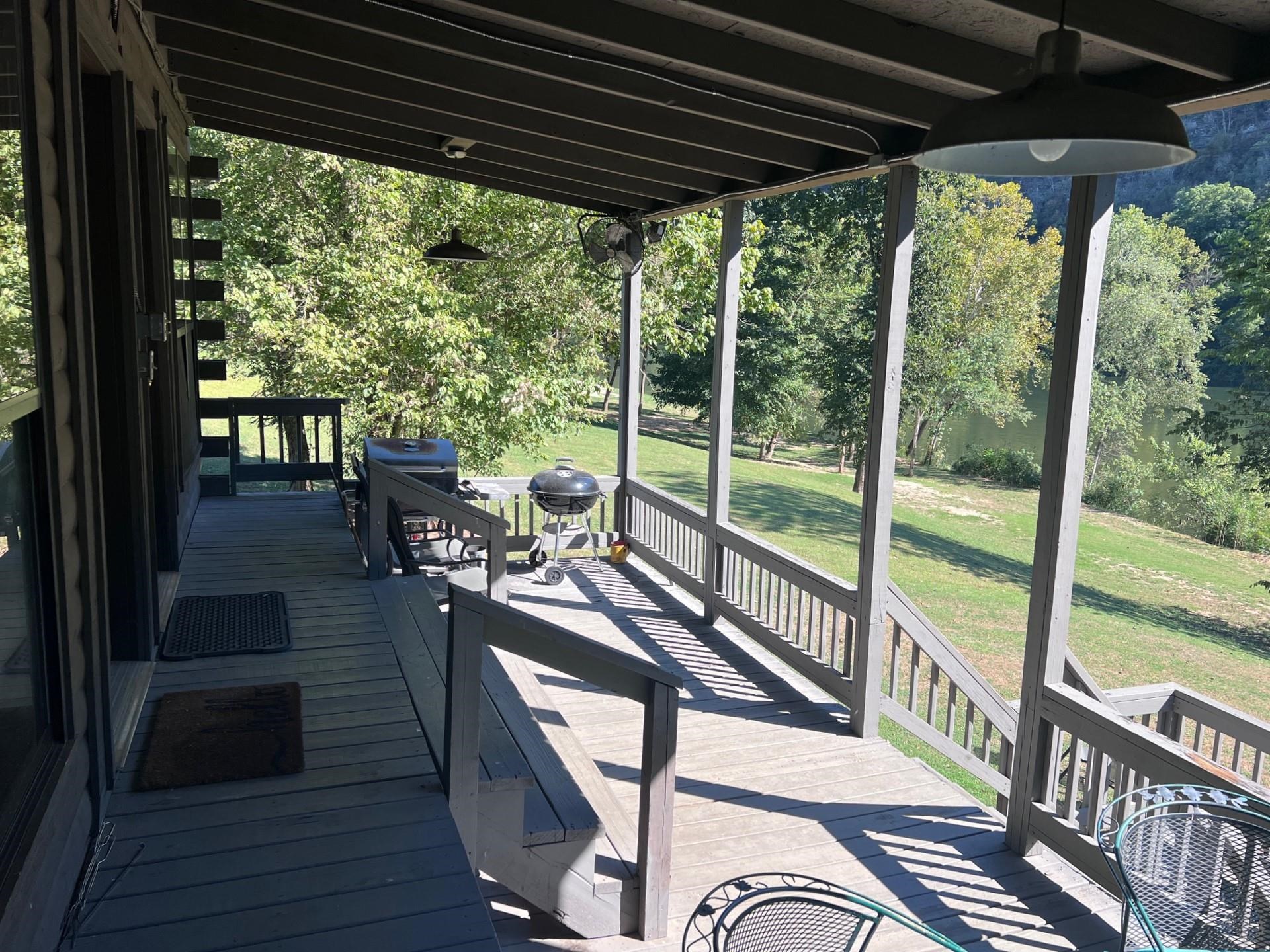 908 S Riverview  Mountain View, AR