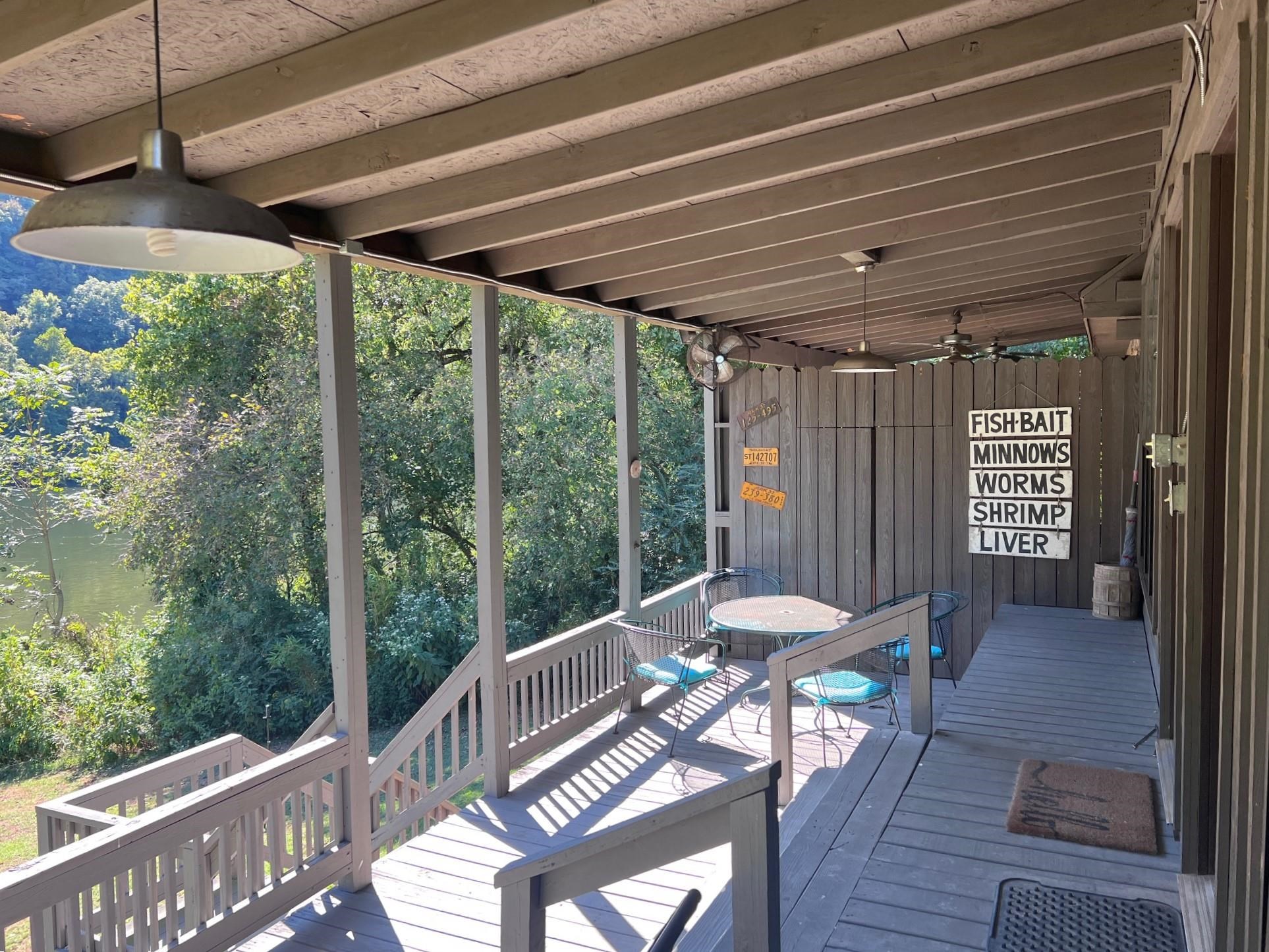 908 S Riverview  Mountain View, AR