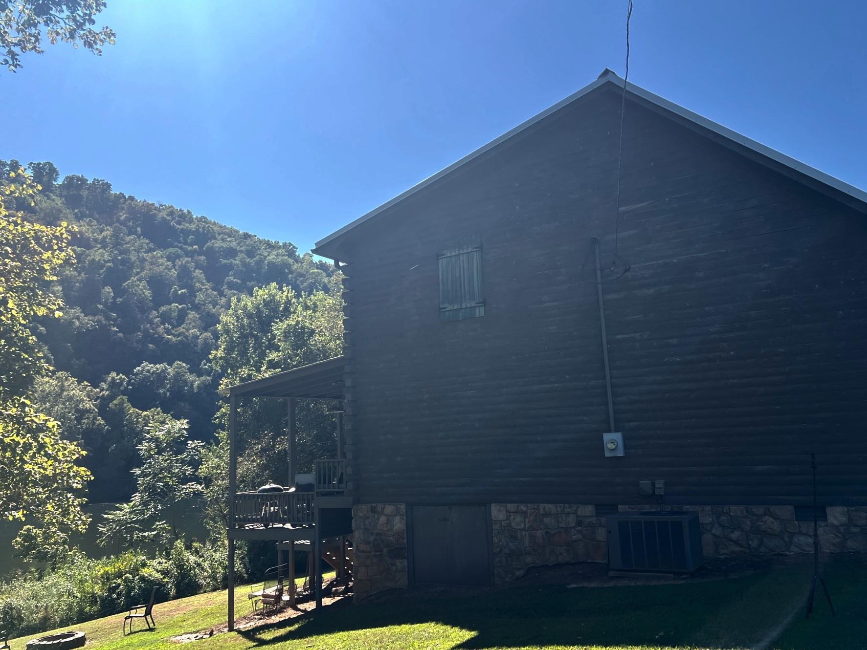 908 S Riverview  Mountain View, AR