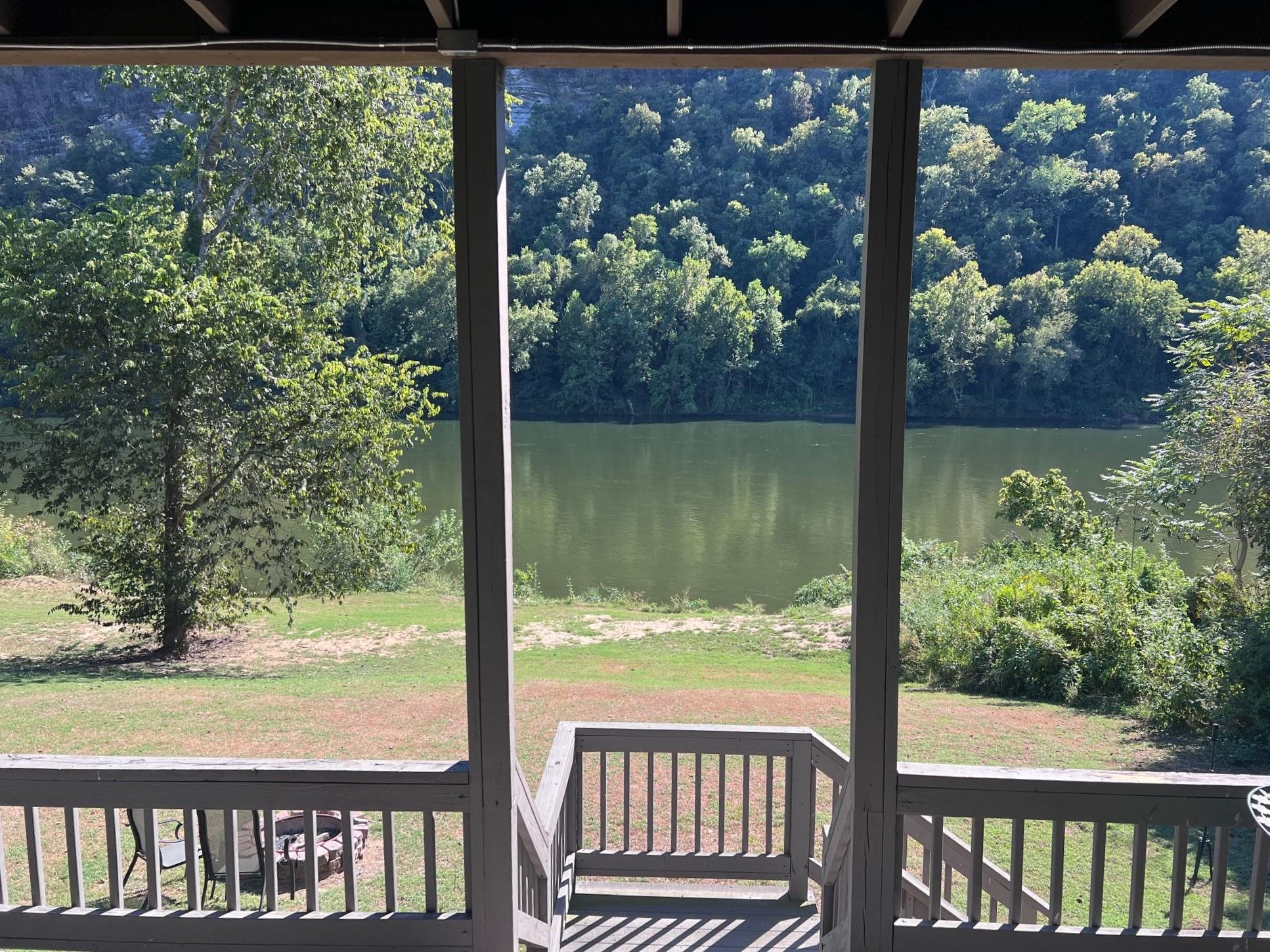 908 S Riverview  Mountain View, AR