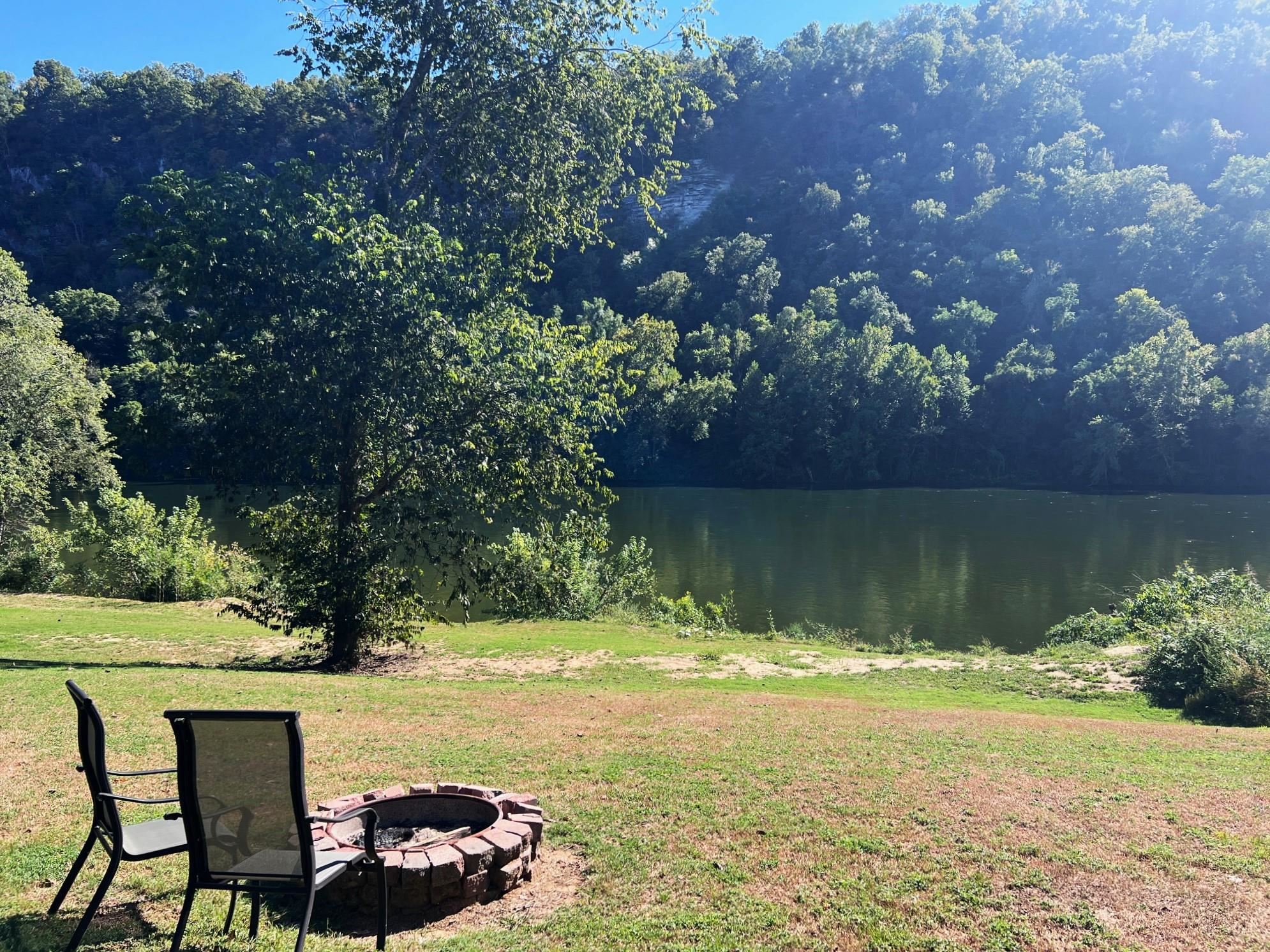 908 S Riverview  Mountain View, AR