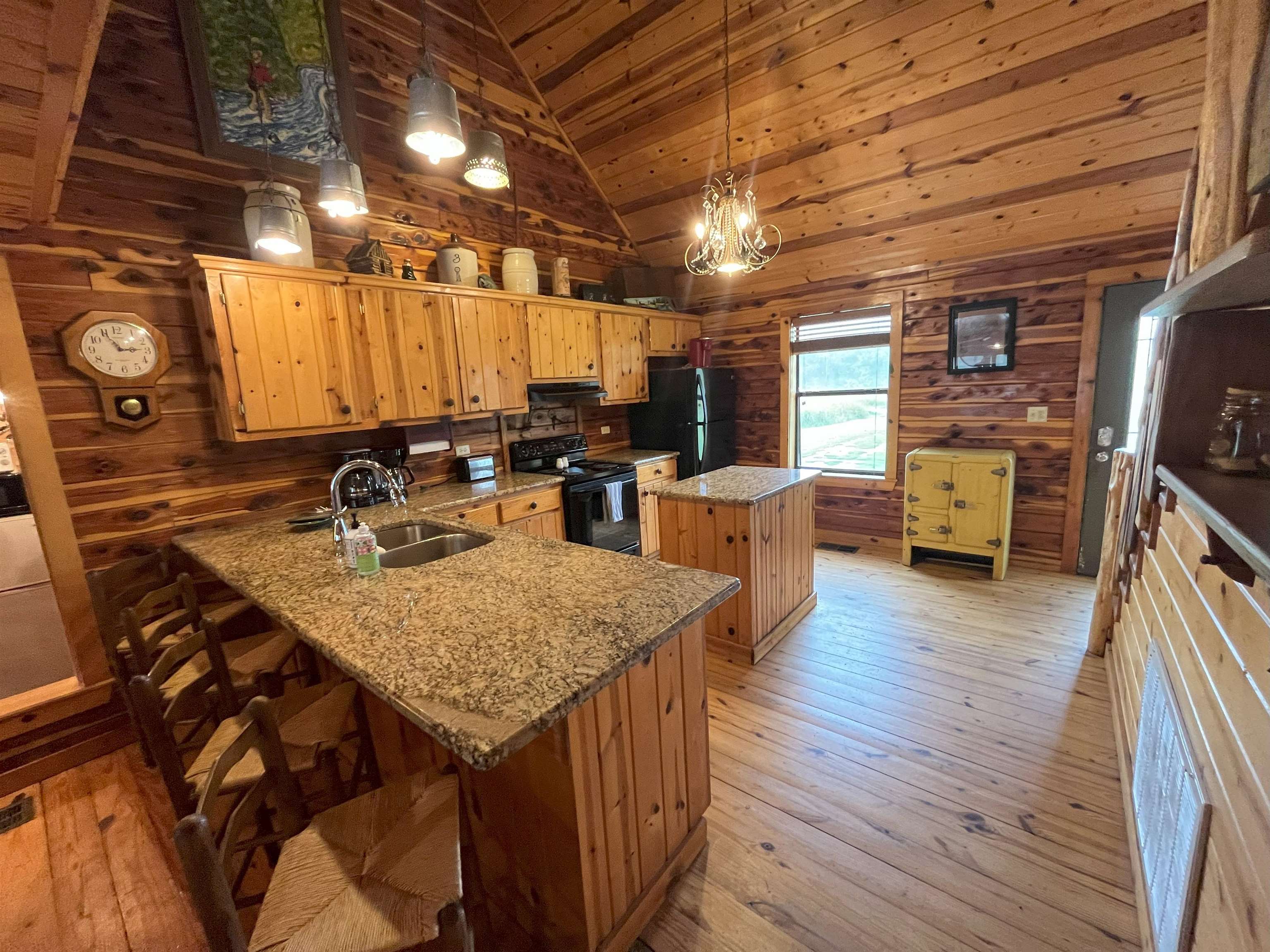 908 S Riverview  Mountain View, AR