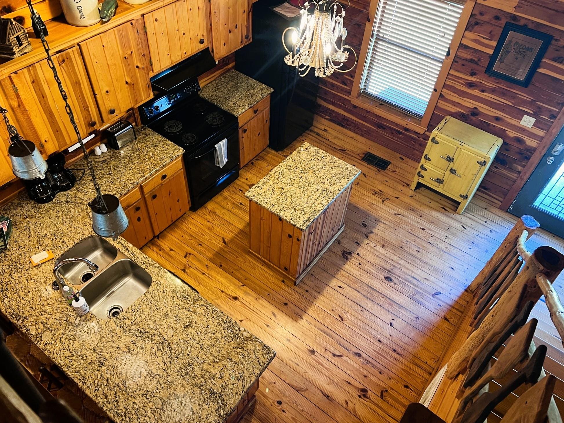 908 S Riverview  Mountain View, AR