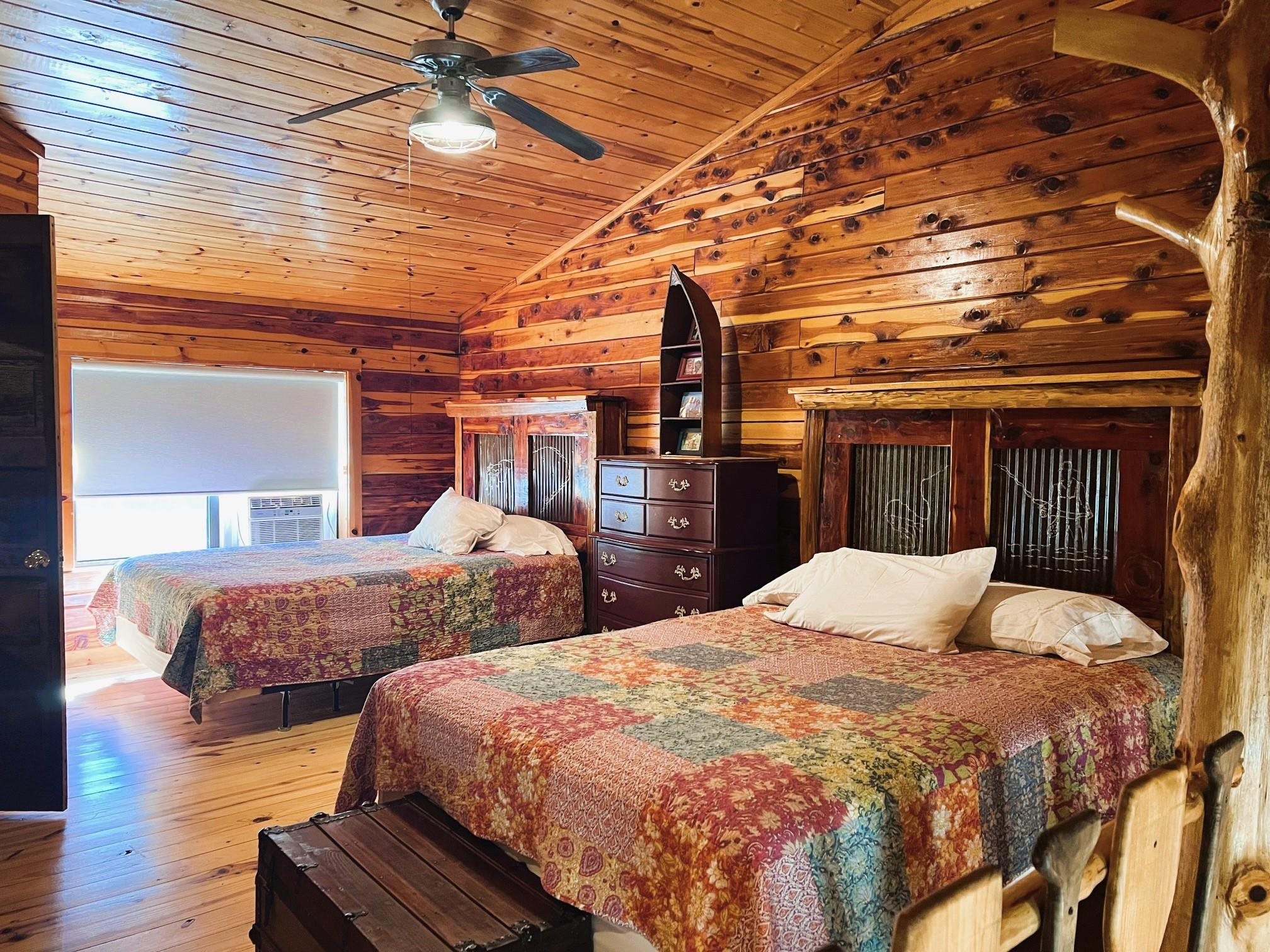 908 S Riverview  Mountain View, AR