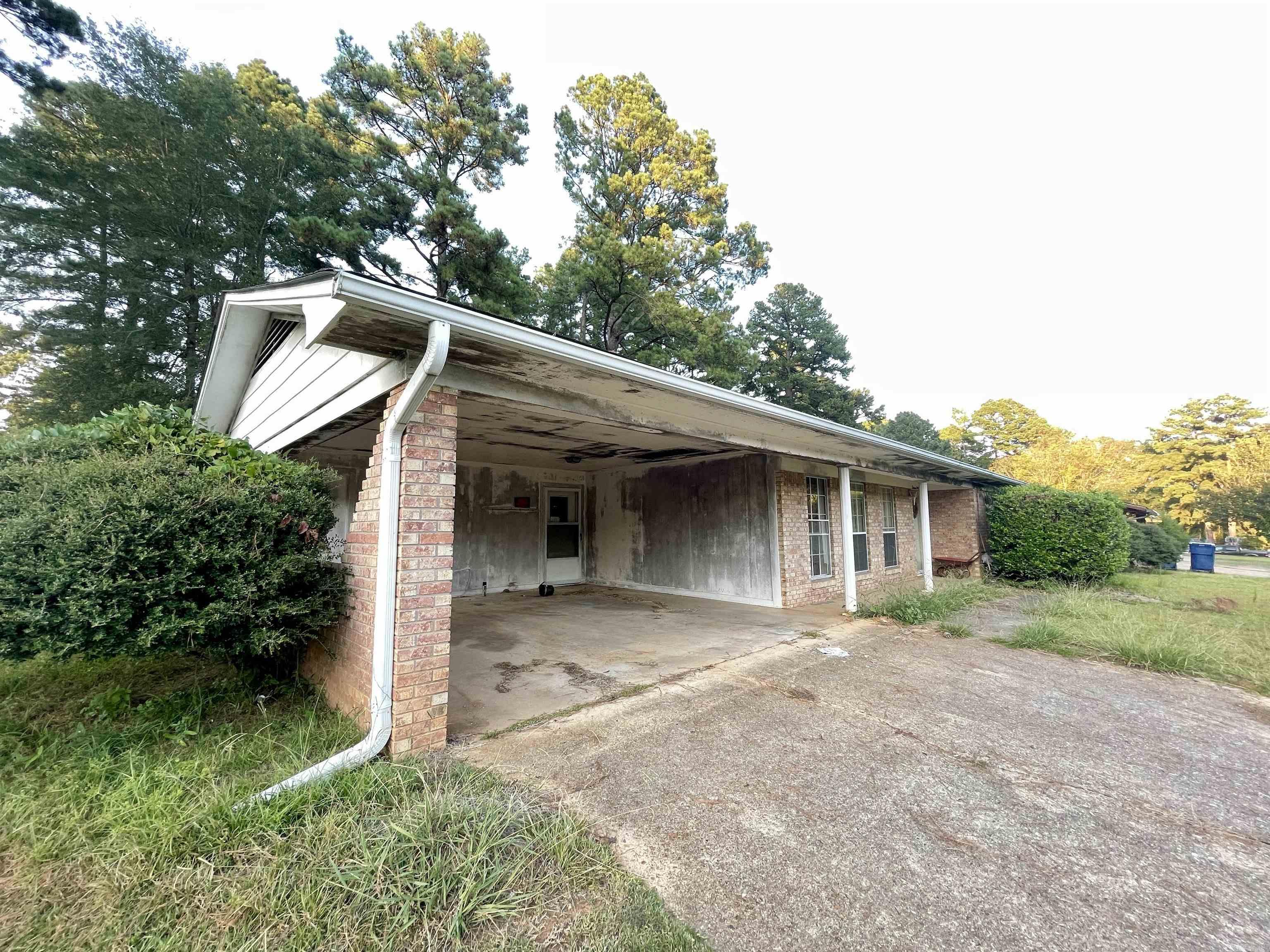1342 Peppertree Ln  Camden, AR